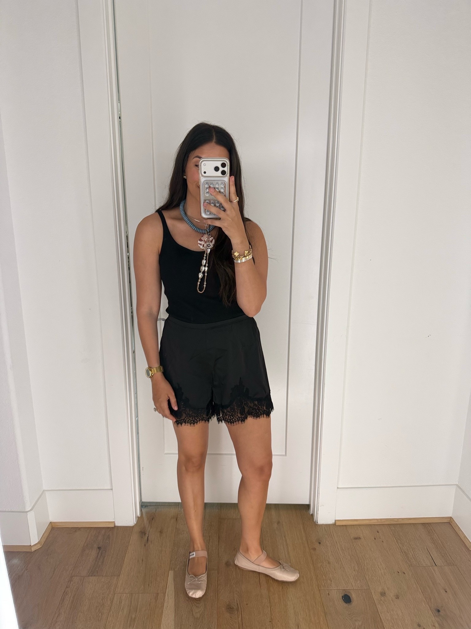 Top: medium
Shorts: large

Dressupbuttercup.com #dressupbuttercup #dederaad

#LTKootd #LTKSeasonal #LTKSaleAlert