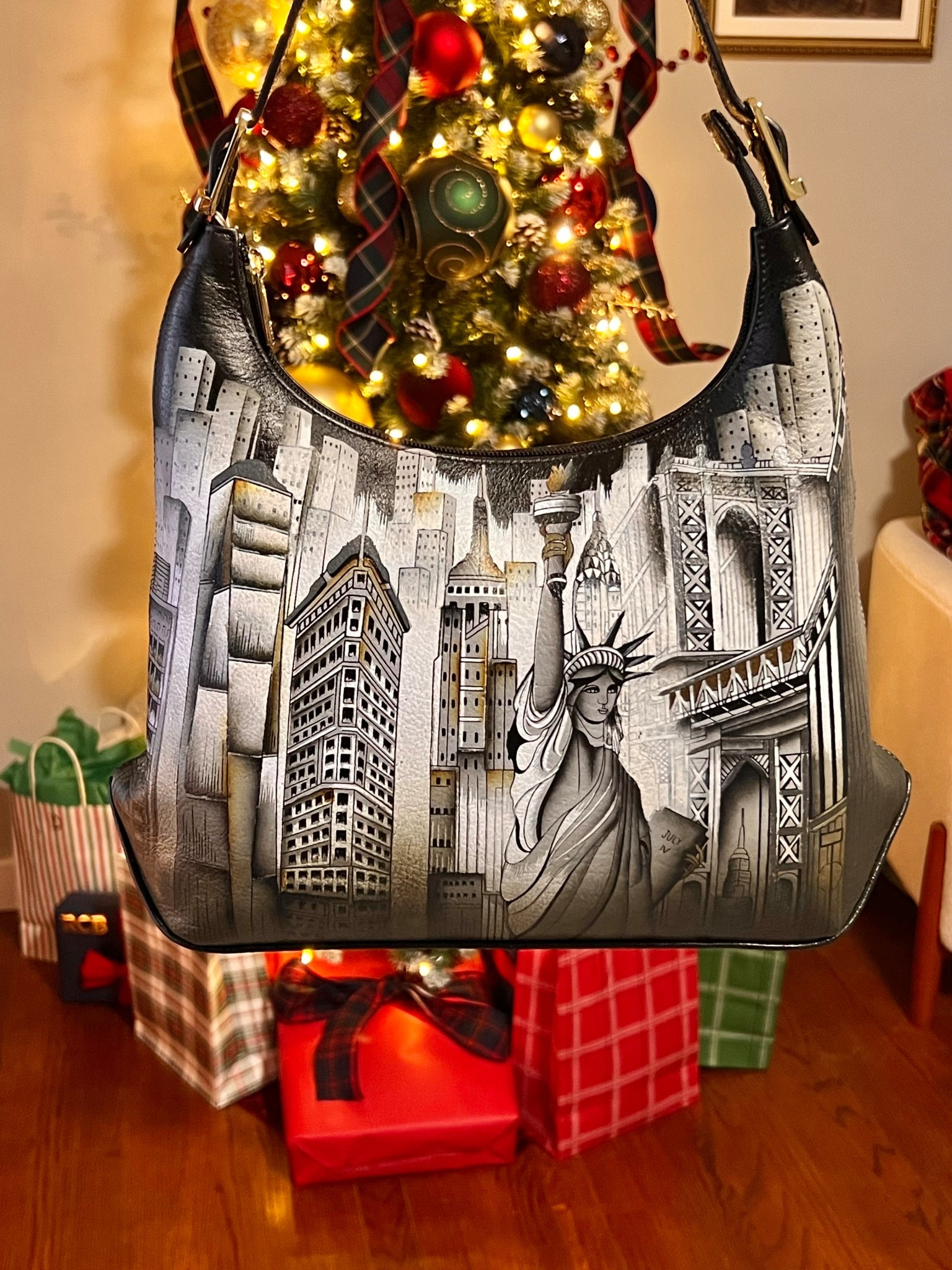 The most gorgeous hand painted leather bag! 🖤

#LTKGiftGuide #LTKHoliday #LTKCyberWeek