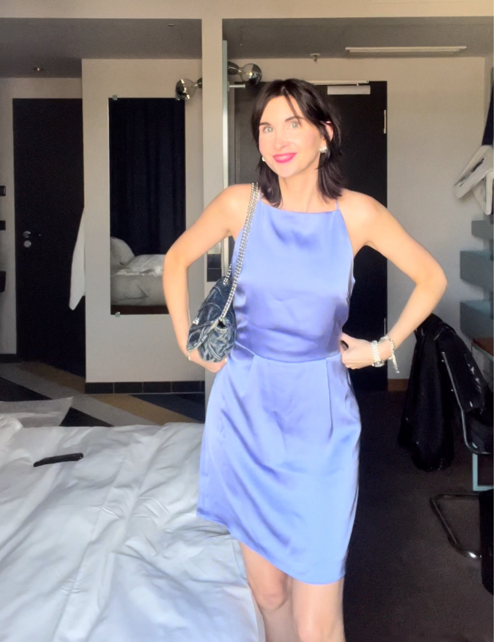 Zu einem Beauty-Event trage ich mein eisblaues Cocktailkleid mit silbernem Schmuck ✨🩵

#ootd #cocktailkleid #sommerkleid 

#LTKsummer #LTKdeutschland #LTKpartywear