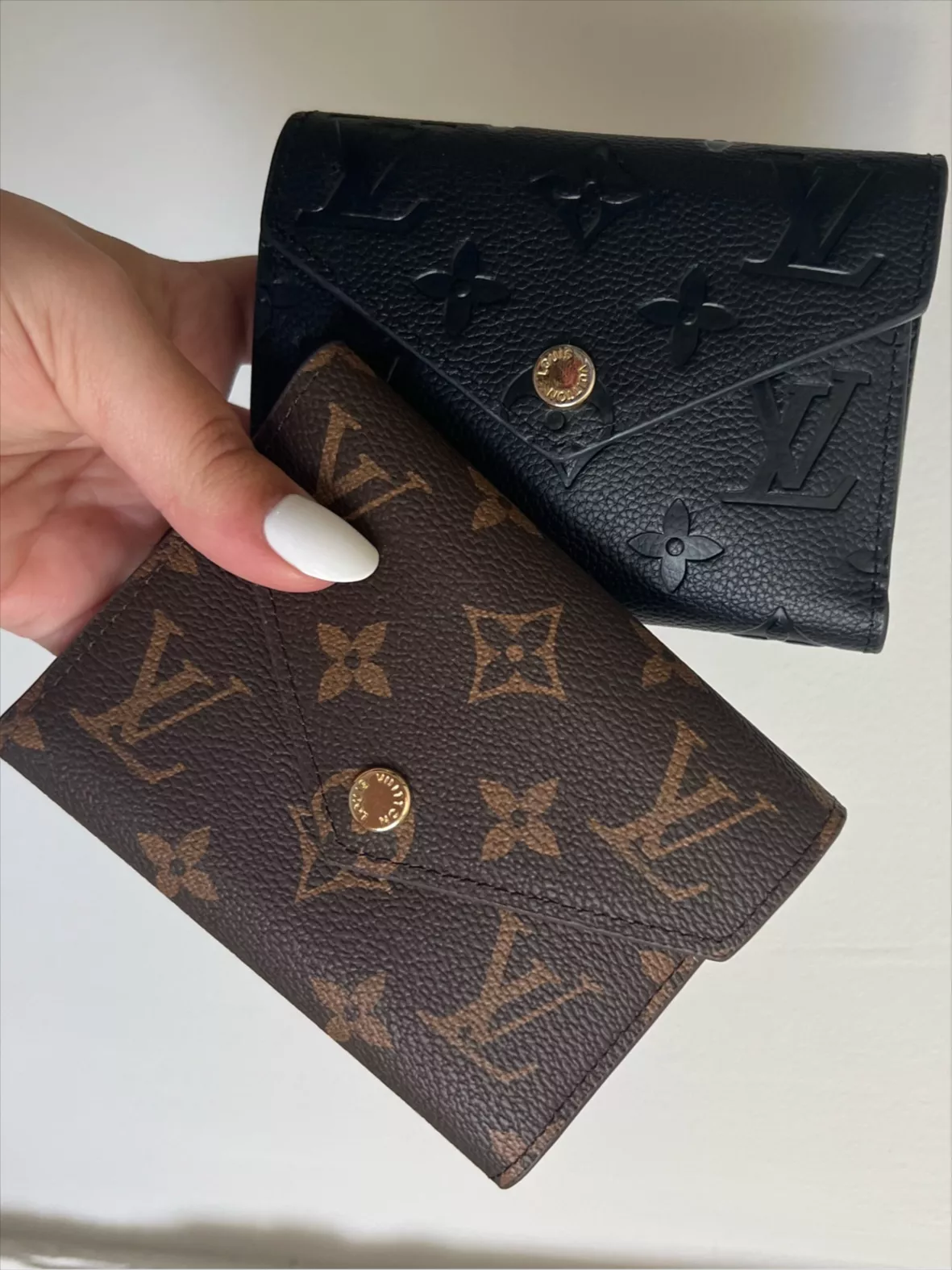This Dhgate LV keychain is so pretty. $20. Find this and more in