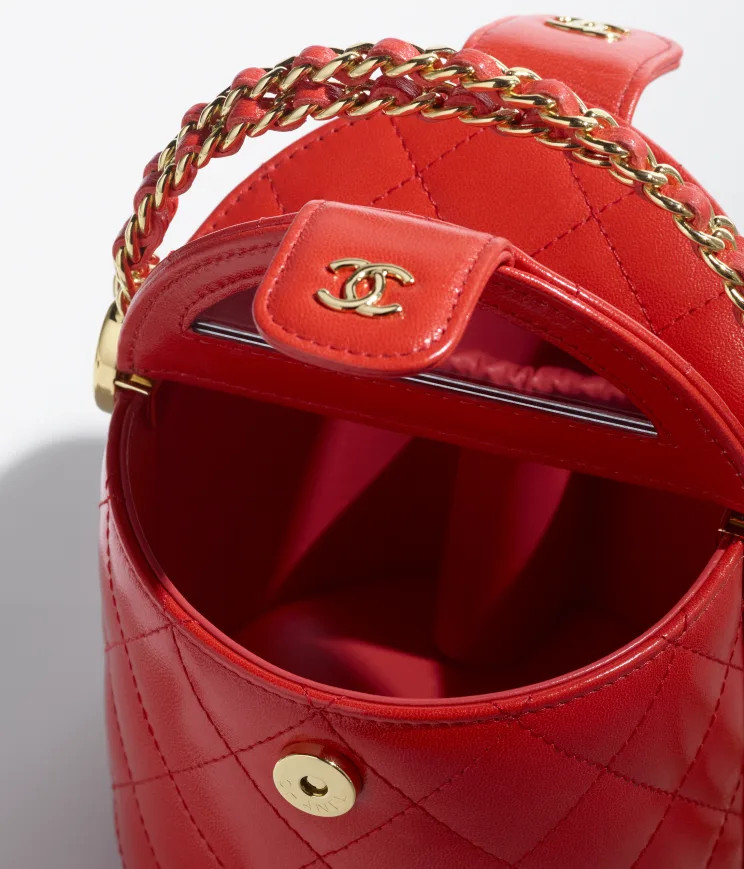 Vanity with Chain | Chanel, Inc. (US)