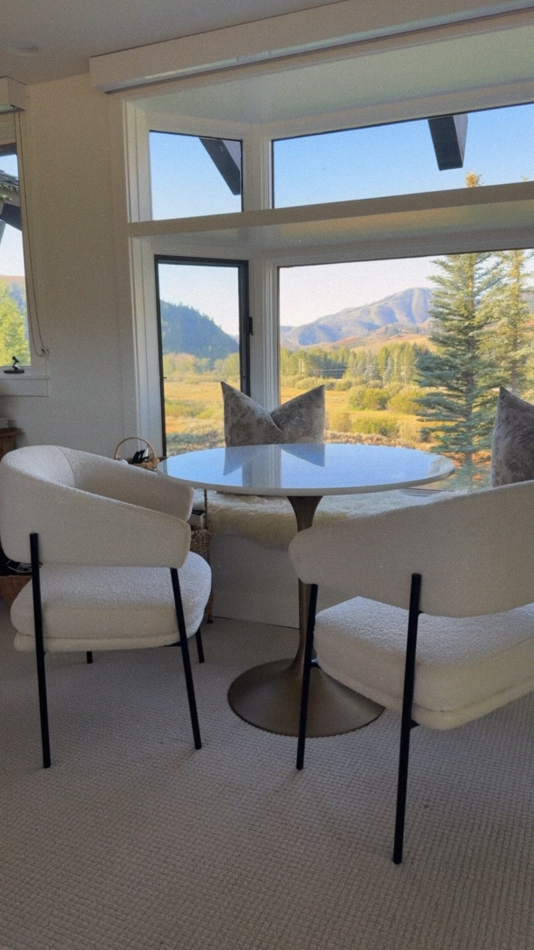 My little window seat office space🤍🌲

Home decor

#LTKHome