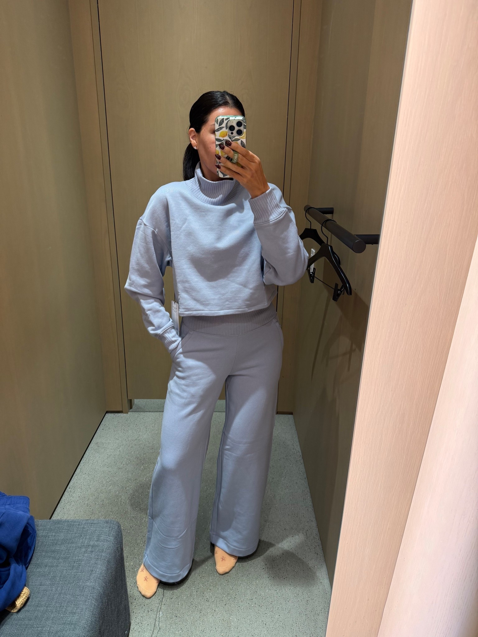 ALO sitewide sale for members! Use code SINGLES at checkout for 30% off! Wearing size medium in top, small in pants

#LTKSaleAlert #LTKCyberWeek #LTKActive