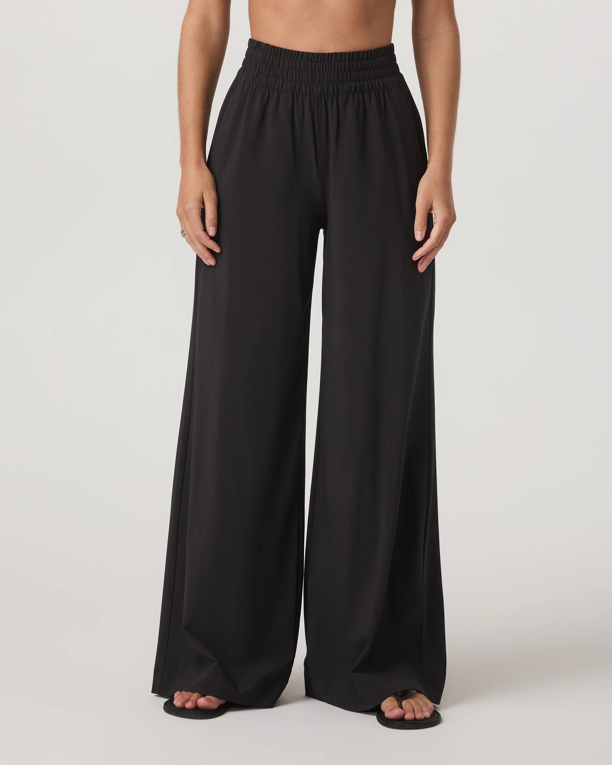 Vuori Villa Wideleg - Shorts | Black | Medium | Vuori Clothing (US & Canada)