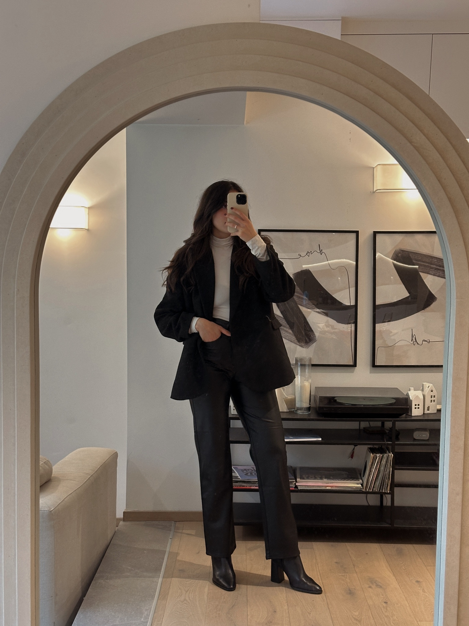 Love this gorgeous outfit for winter!

#LTKeurope #LTKuk #LTKwinter