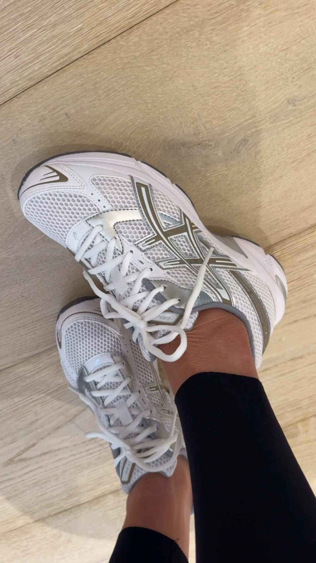 Love this color way! So comfy! 🙌🙌🙌