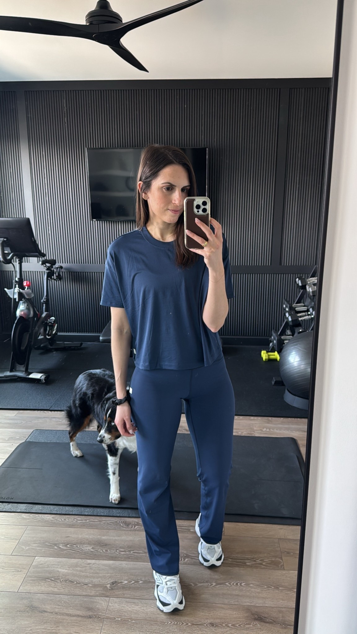 First @Vuori US set and I’m obsessed. This top is the softest material I’ve ever put on my body 😍
Top & Bottoms: M
Bra: S


#LTKfitnessgoals #LTKootd