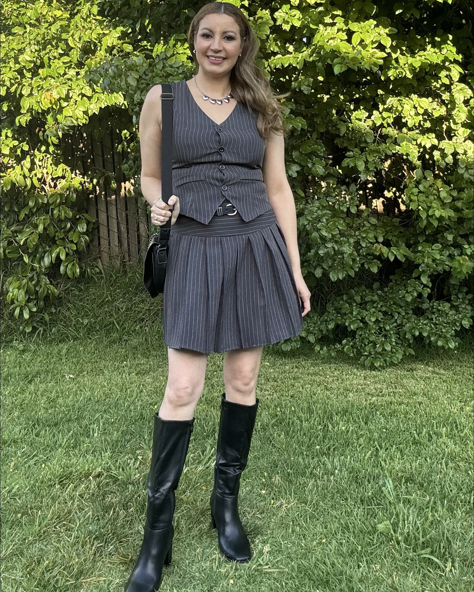 2PCS DARK GRAY 1960S PINSTRIPES TOP & PLEATED SKIRT.
Size:L

#LTKSeasonal #LTKStyleTip #LTKSaleAlert