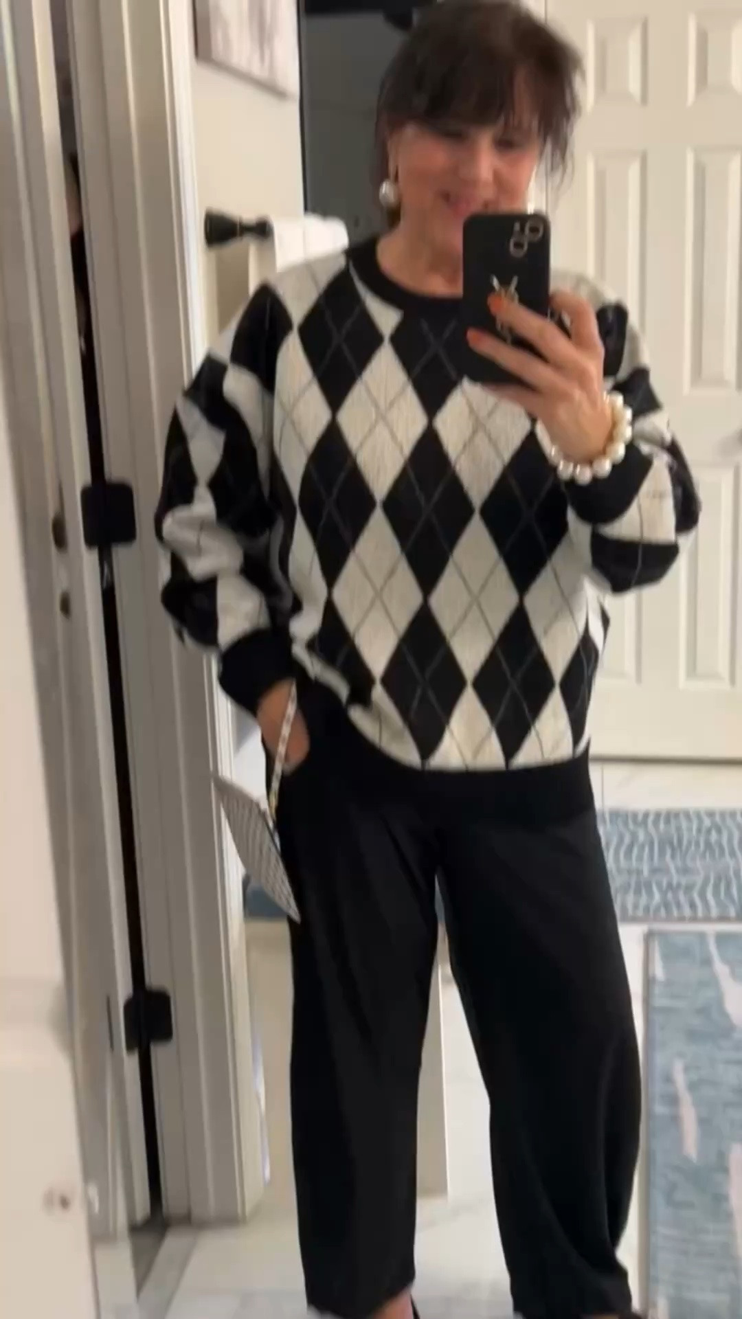 Black wide-leg pants are the best for the post menopausal belly!! They don’t squeeze, they just skim right over and make everything look long and classy. Comfy enough for all day, cute enough for anywhere. Wear what you love, always be confident!! 🖤
What’s your go-to pant style — wide leg or slim?
￼
#over50fashion #styleover50 #midlifestyle #agelessfashion #antipoochoutfits

#LTKvlog #LTKMidsize #LTKdayinmylife