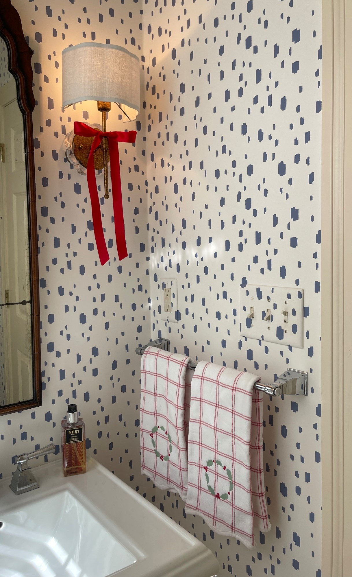 Adding some holiday cheer to my powder bath ❣️

#LTKHoliday