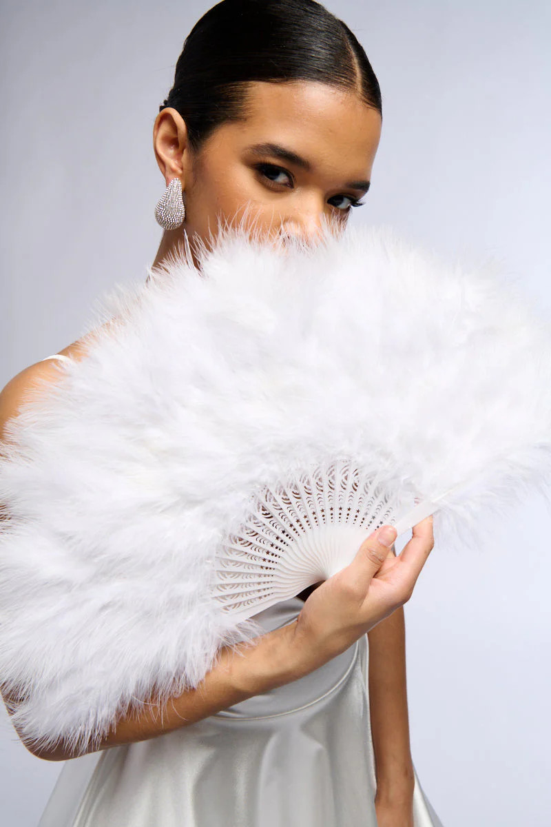 ANGELIC WHITE FEATHER FAN | AKIRA