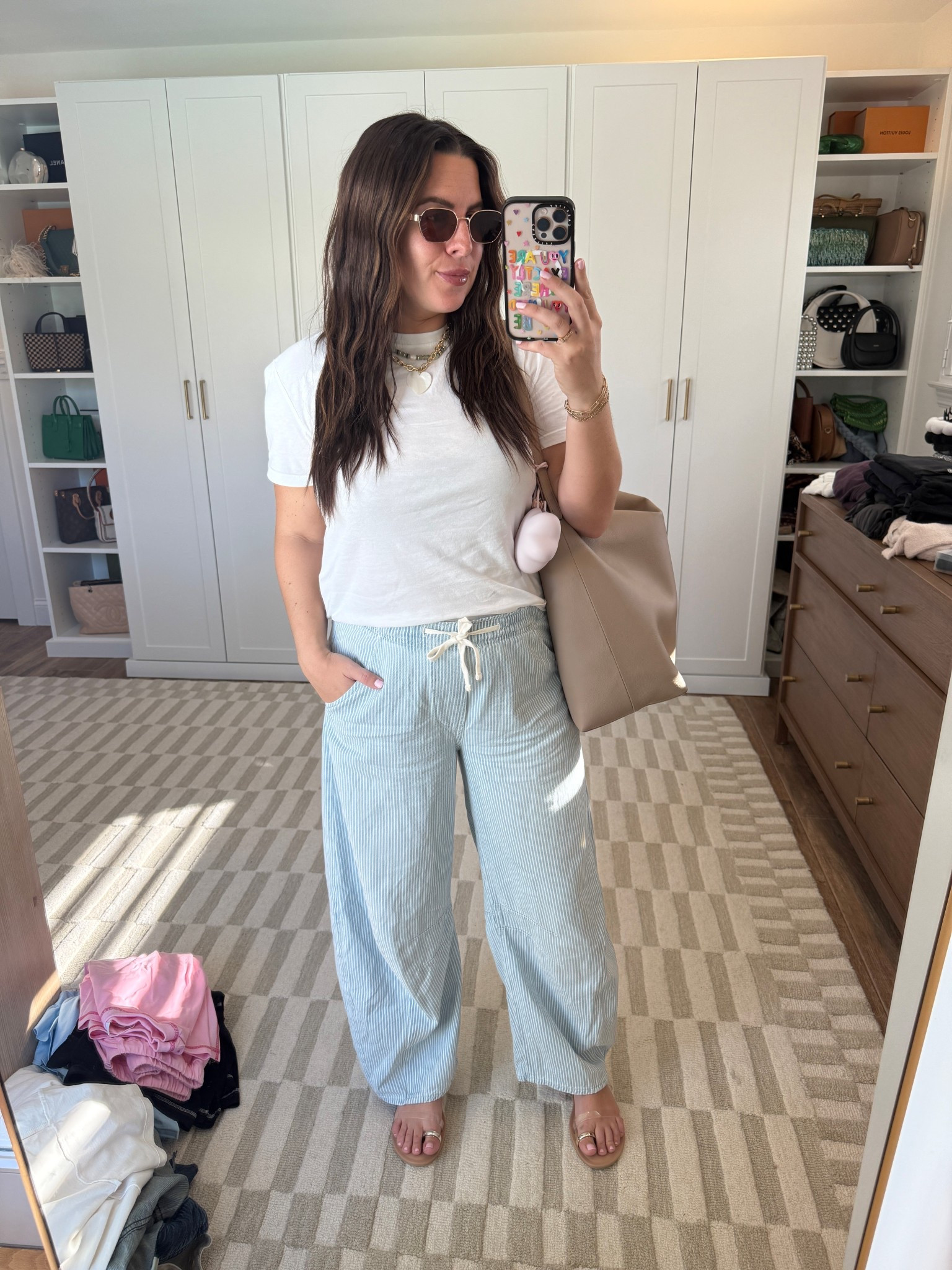 Today’s postpartum outfit of the day! Love these jeans while pregnant and postpartum 