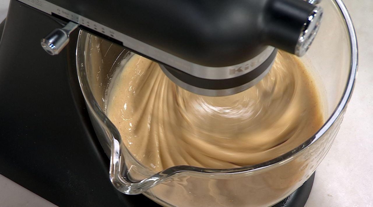 KitchenAid Artisan Mini 3.5Qt Tilt-Head Stand Mixer & Glass Bowl | QVC