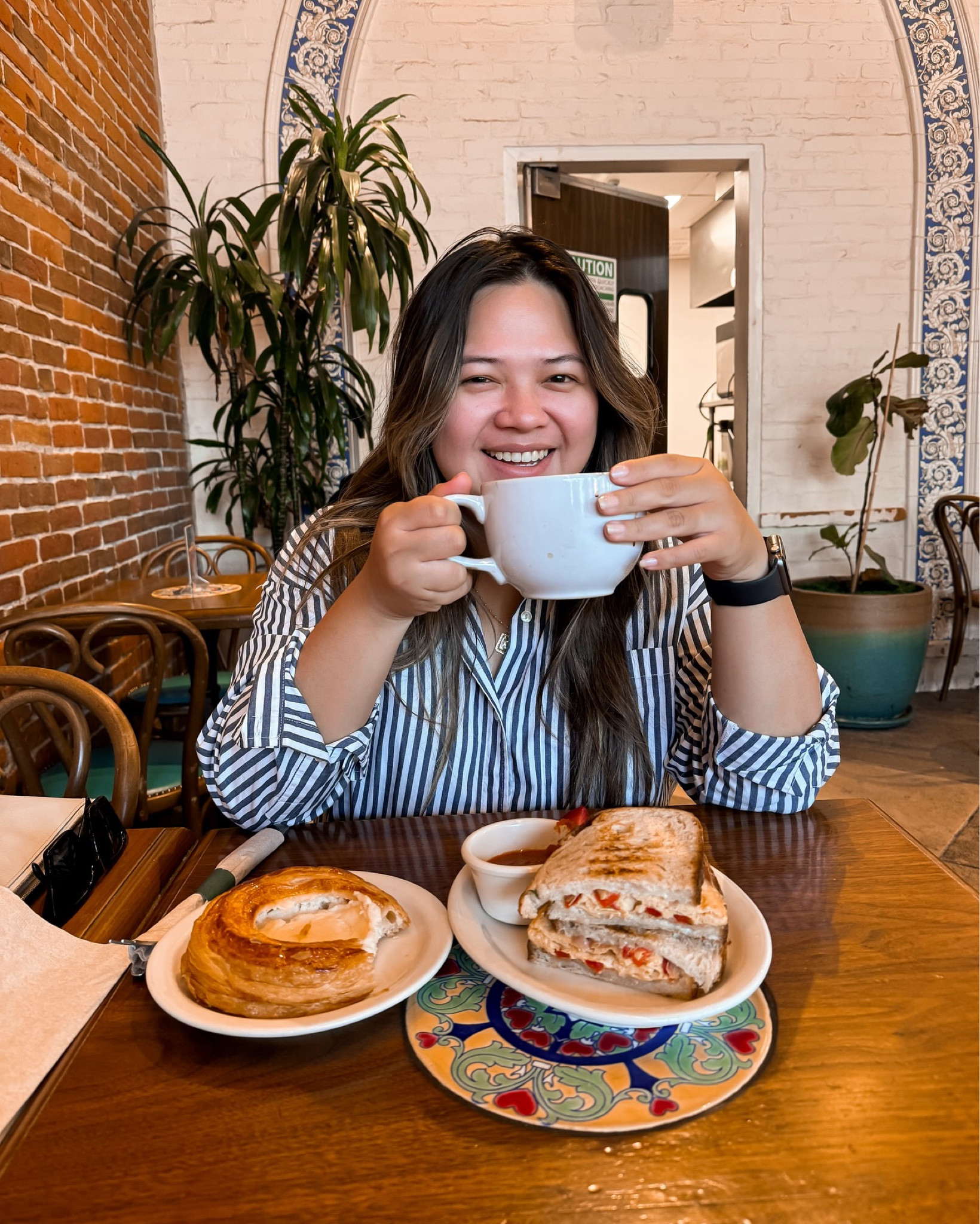 Nothing an Urth Spanish latte can’t temporarily fix for 20 minutes. Got up early and threw on some sunscreen and a striped top to feel a little more ready for a rough morning!

#coffeoutfit #brunchoutfit #abercrombie #buttondown #summerstyle #sunmer #casual #office #workwear #stripedtop #backtoschool

#LTKSeasonal #LTKBacktoSchool #LTKMidsize