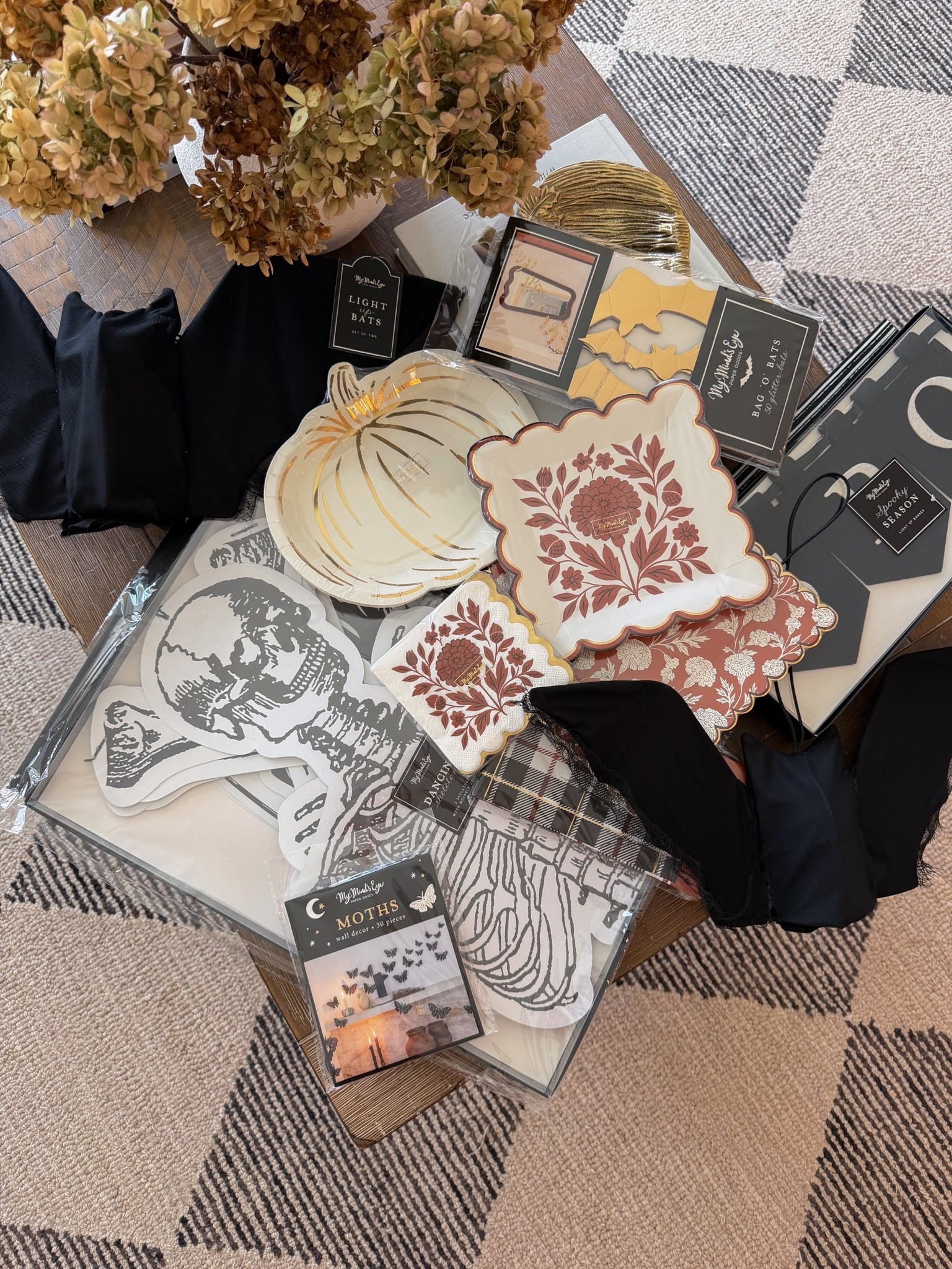 Getting ready for our annual Halloween party 🍂🎃 you can use CODE JAMIET10

#LTKSeasonal #LTKHome #LTKSaleAlert