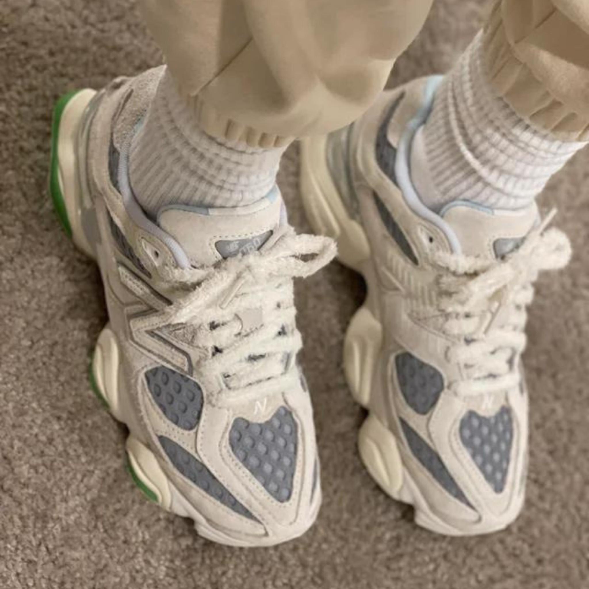 New Balance 9060’s the fuzzy laces 😍🔥 true to size and super comfortable 


#affordablesneakers #newbalance9060 #dhgatefinds #comfortablesneakers #fallfashion #falloutfitinspo #cozyseason

#LTKfindsunder50 #LTKGiftGuide #LTKshoecrush