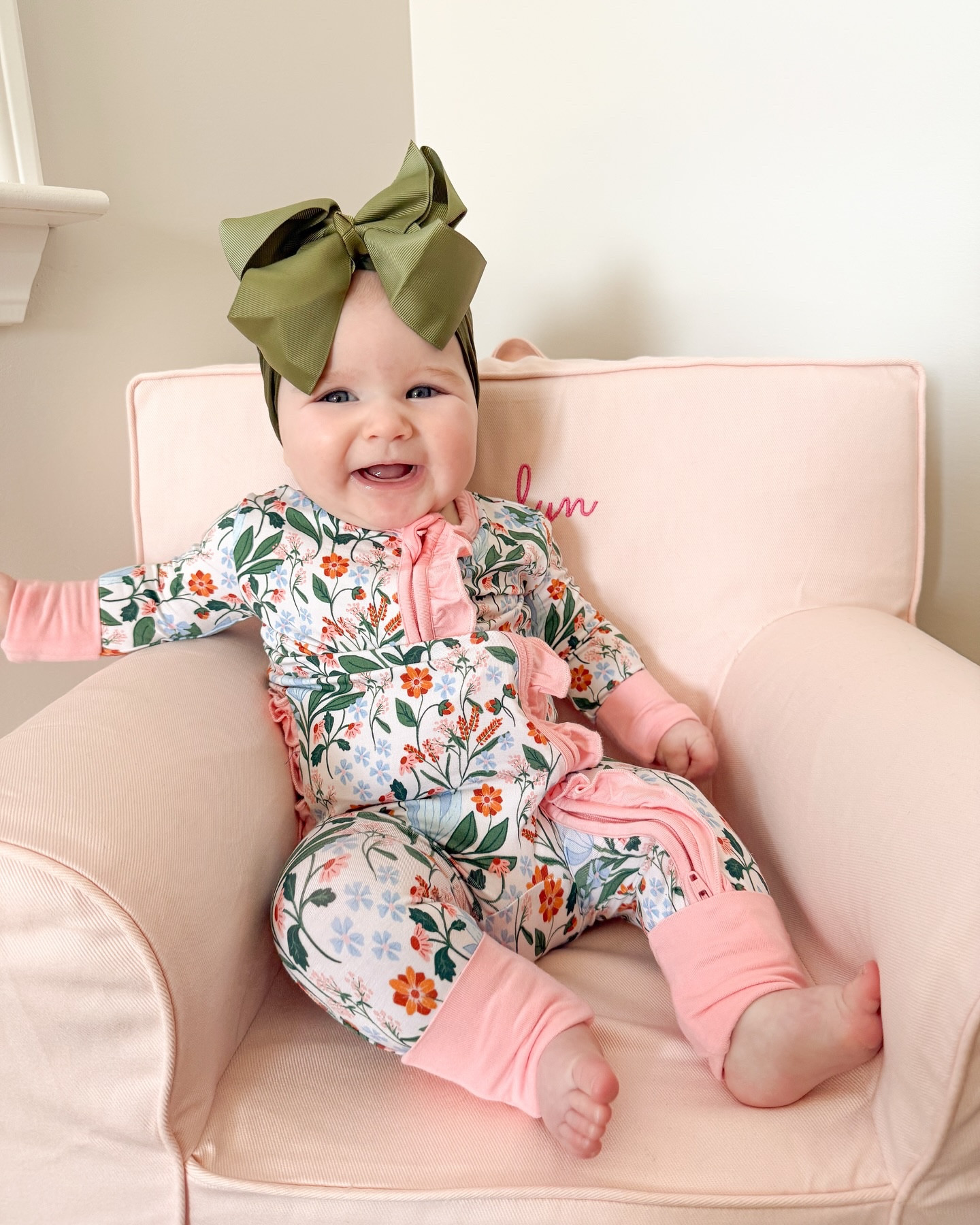 Cheesy Marie says Happy St Patrick’s day 🫶🏻🍀

Going with the only green we could find today in our new @elleandmilys outfit! 🤣 Code EVIE saves you 15% off your purchases 🩷

#bamboobabyclothes #elleandmily