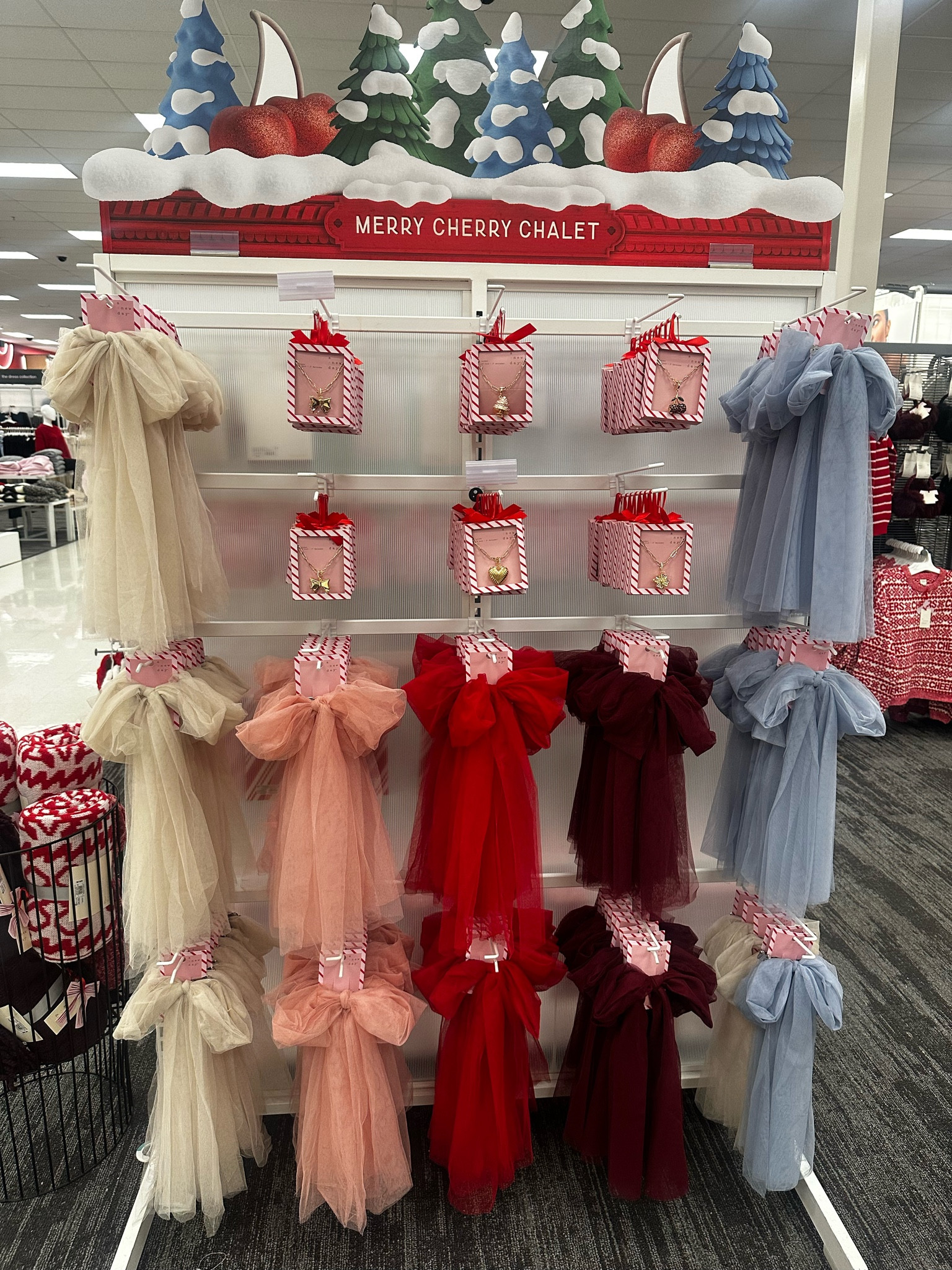 Tulle bow hair clips at target!! So festive! 

#LTKSeasonal #LTKHoliday #LTKGiftGuide