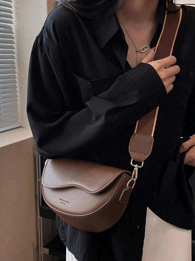 Women's Retro Solid Color Letter Pattern Decorative Design Saddle Bag, Wide Shoulder Strap Messen... | SHEIN