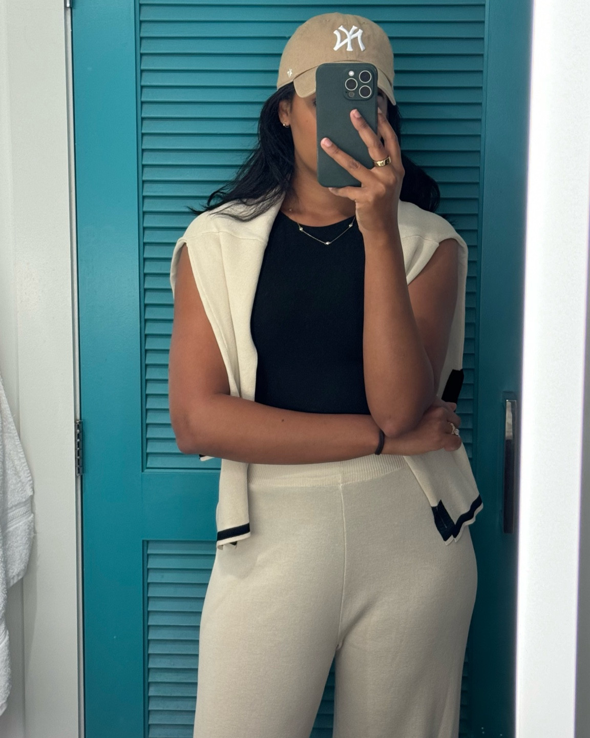 Casual by comfortable airport outfit 🤍✈️

#LTKStyleTip #LTKTravel #LTKFindsUnder50