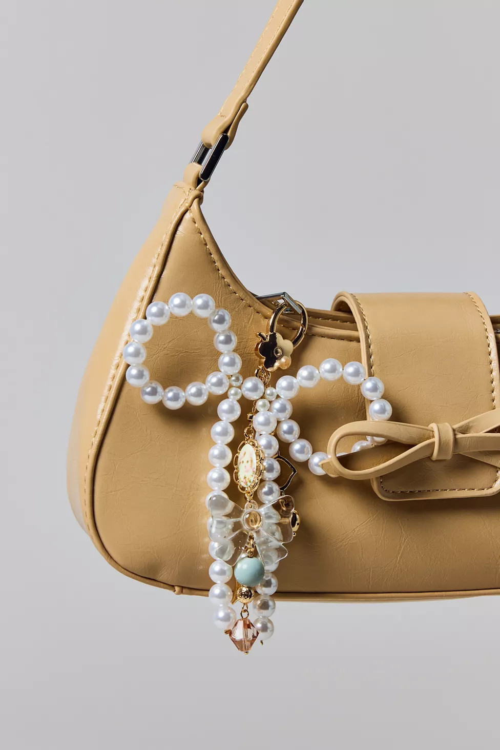 Pearl Bow & Kitty Charm Keychain | Urban Outfitters (US and RoW)