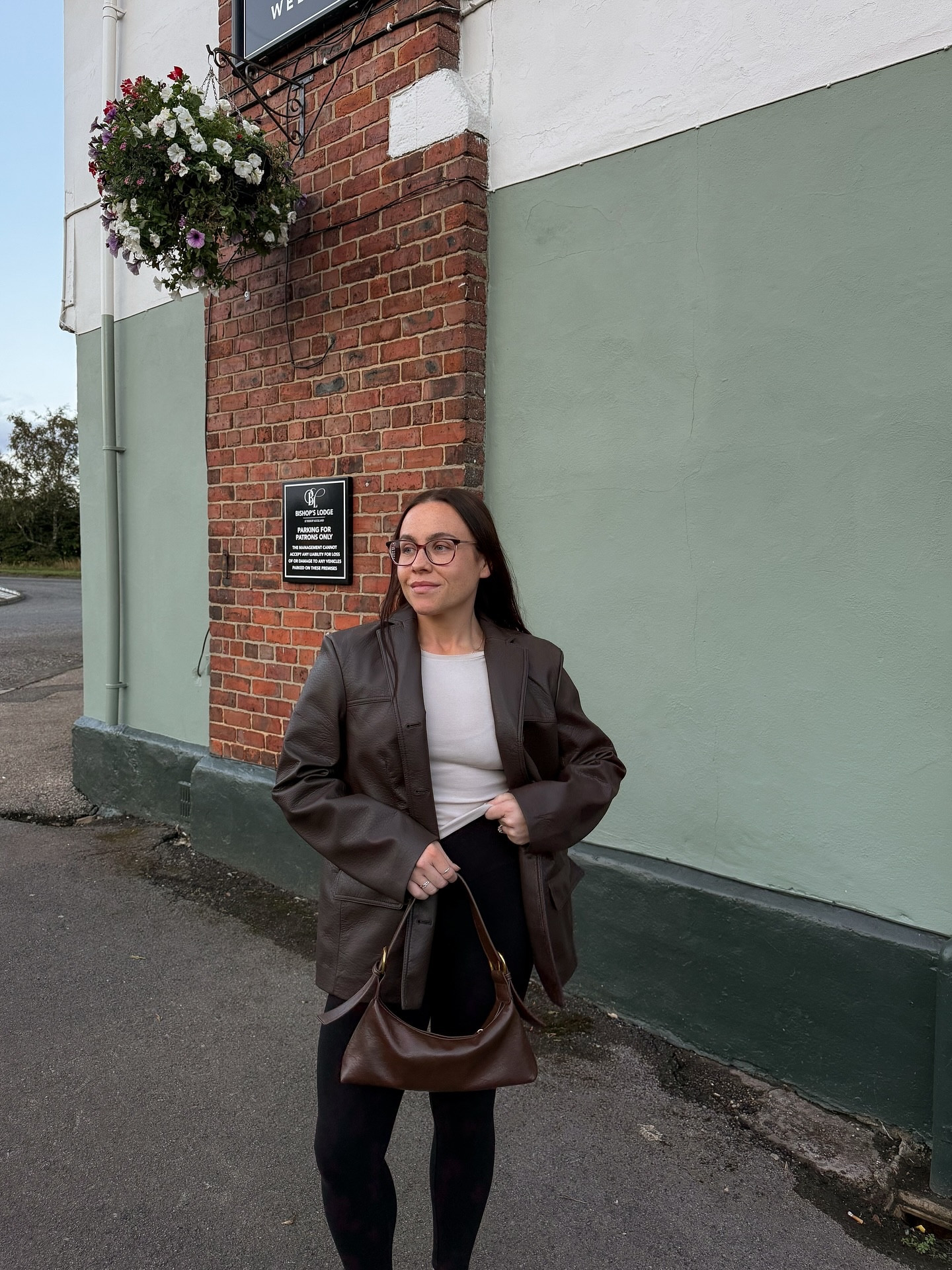 Date Night 🥂🤍

had a cheeky and well overdue date night last Friday when David came back home. Finally got to wear my fav blazer again! We also ordered a sharing platter, not something we’ve ever done before cause we don’t do sharing food 😂 but it was cute! 

Comment SHOP down below if you want links! ✨

•
•
•
#ootd #whatiwore #ltk #styleinspo #blazer #blazerstyle #eveningout #outfitideas #styleinspirations #streetstyle