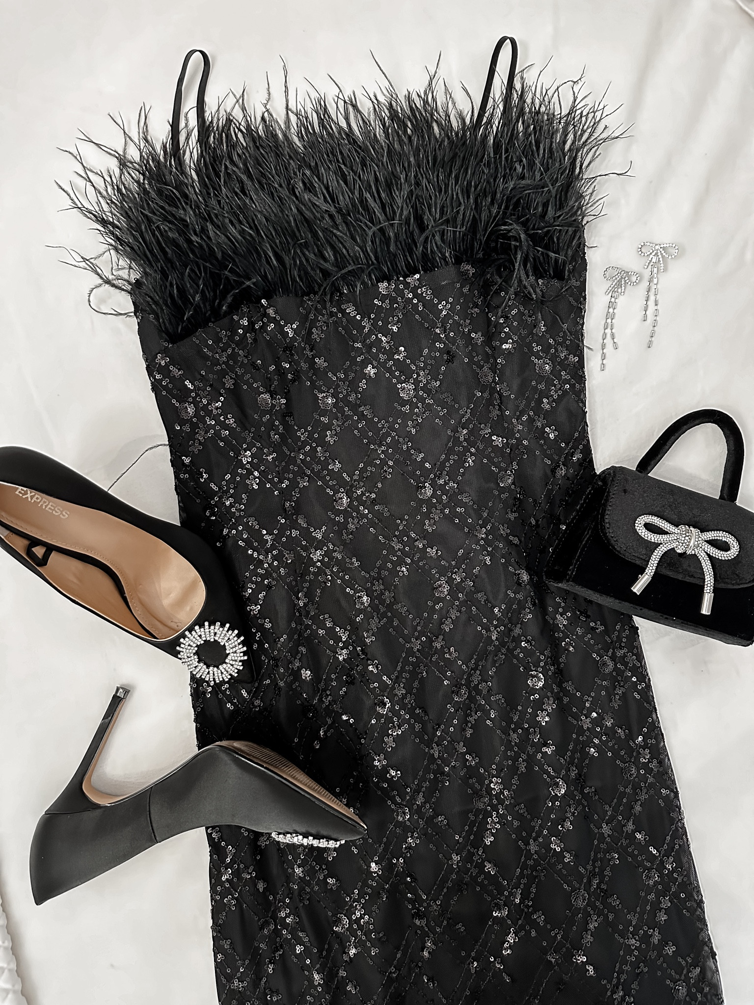 𝘛𝘩𝘦 𝘱𝘦𝘳𝘧𝘦𝘤𝘵 𝘩𝘰𝘭𝘪𝘥𝘢𝘺 𝘥𝘳𝘦𝘴𝘴 ✨🖤🎄🪩

Sequins AND feathers?! What could be better? 

You’ll find me in the 𝑳𝒖𝒄𝒄𝒂 𝑫𝒓𝒆𝒔𝒔 from @likelynyc at this year’s Christmas party!

You can shop my dress & other @likelynyc products at the links below!

Don’t forget to follow to shop my favorite brands, stay up to date on current sales, and to keep up with what’s trending. 

#ad #likely #cozy #liketkit #shopltk #fashion #dress #sequindress #christmasdress #holidaystyle 


#LTKparties #LTKstyletip #LTKHoliday