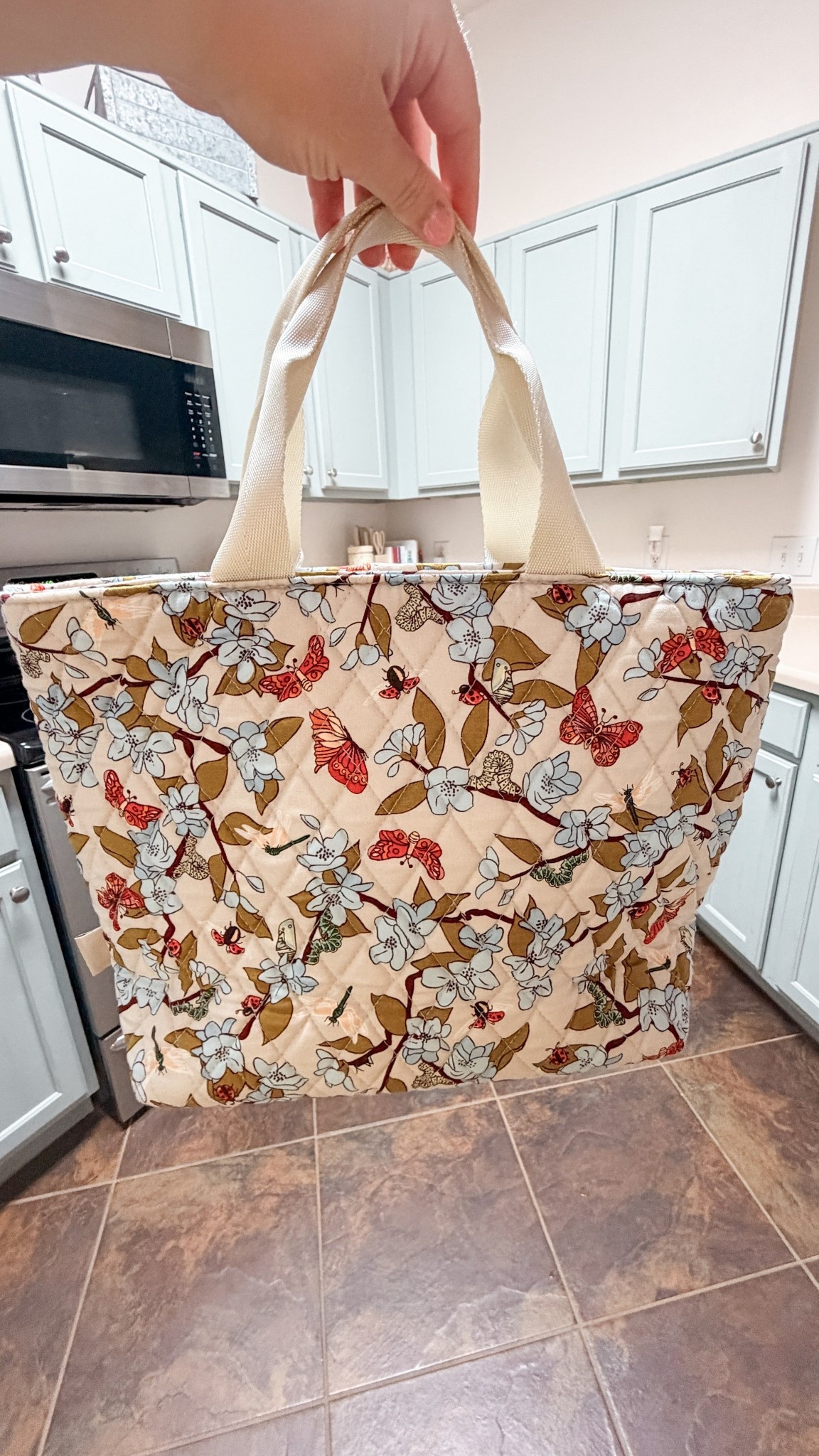 Okay wait… the cutest lunch box ever 🥹🌸🦋
I love when something practical is also this pretty. It makes packing lunch feel a little more fun! 🤍

#LTKWorkwear #LTKTravel #LTKMothersDay
