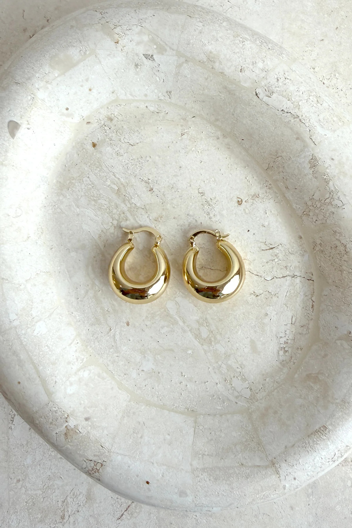 Gold Huggie Hoops | UNE PIECE AU