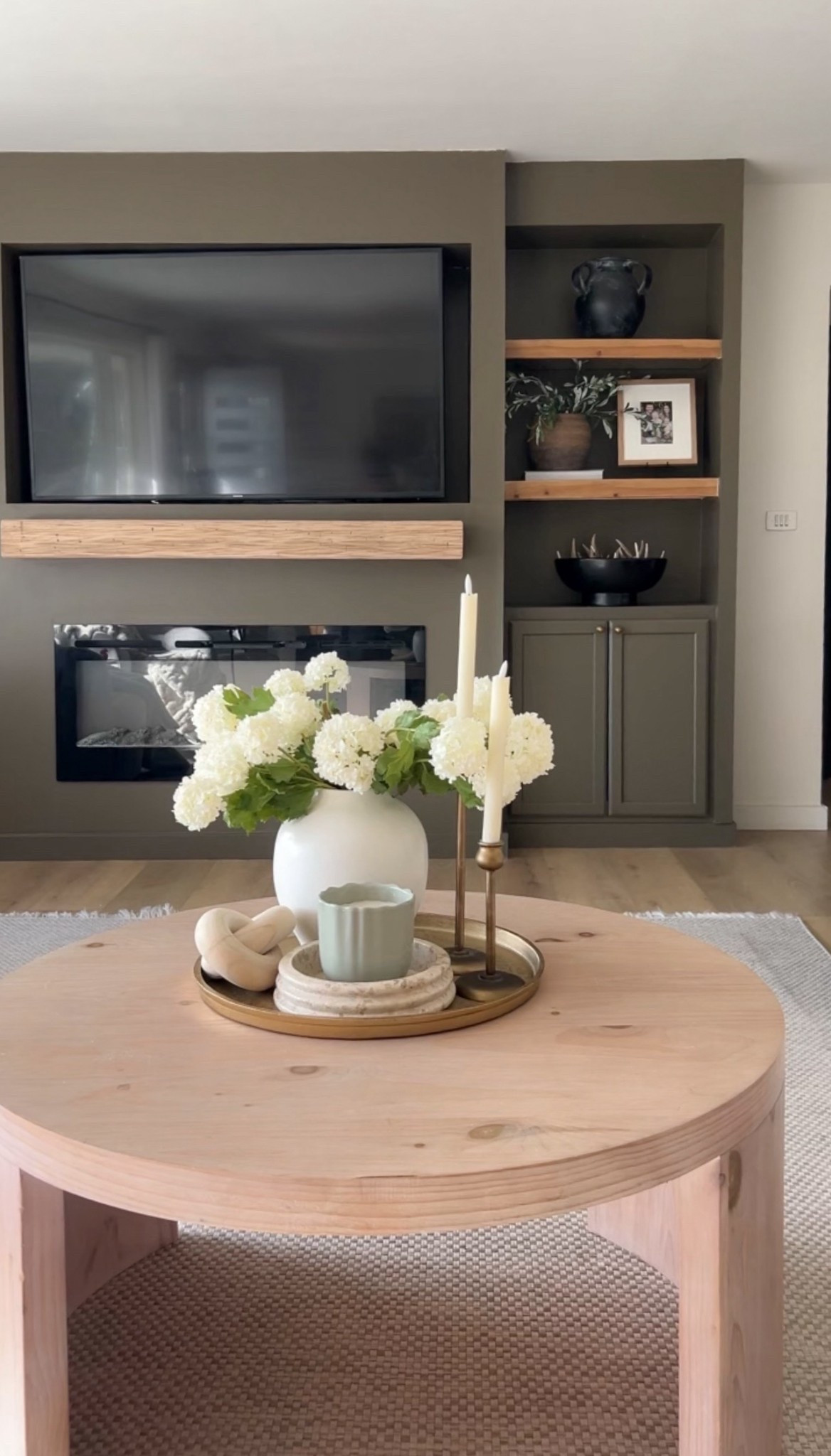 Spring coffee table decor 

#LTKHome #LTKSeasonal