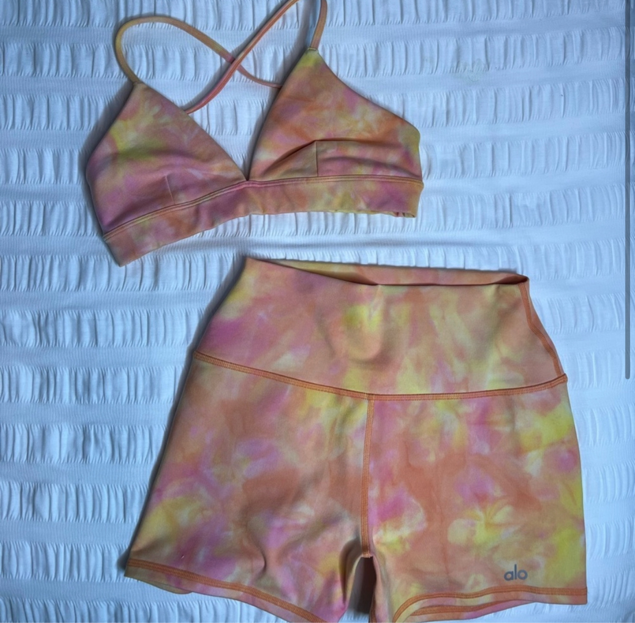 ALO sports bra and short matching set. Perfect for yoga or gym or casual 

#LTKFind