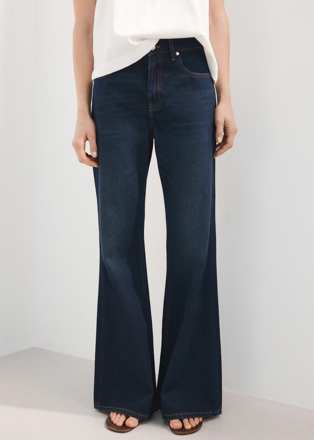 Mid-rise flared jeans | Mango (US/MX/AU)