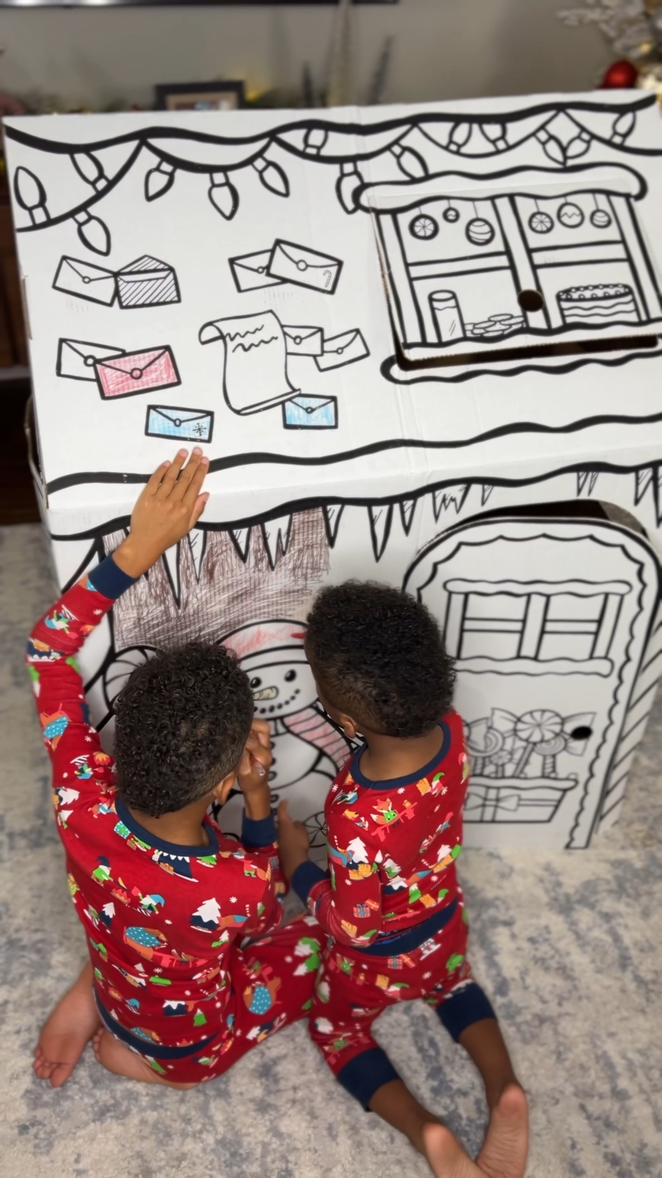 The cutest Gingerbread Playhouse for the kiddos to enjoy over the Holiday season!



#LTKkids #LTKHoliday #LTKSeasonal