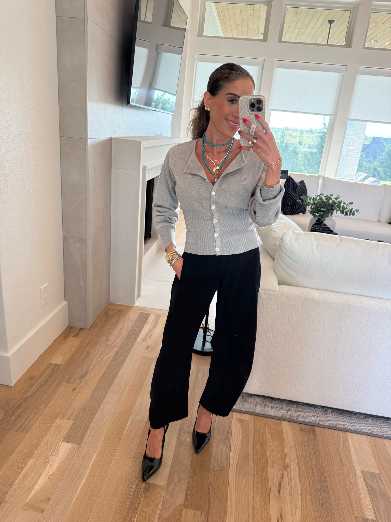 Viral non wrinkle pants that fits petites wearing size xs petite. Aritzia look for less cardigan 
Workwear outfit, office outfit