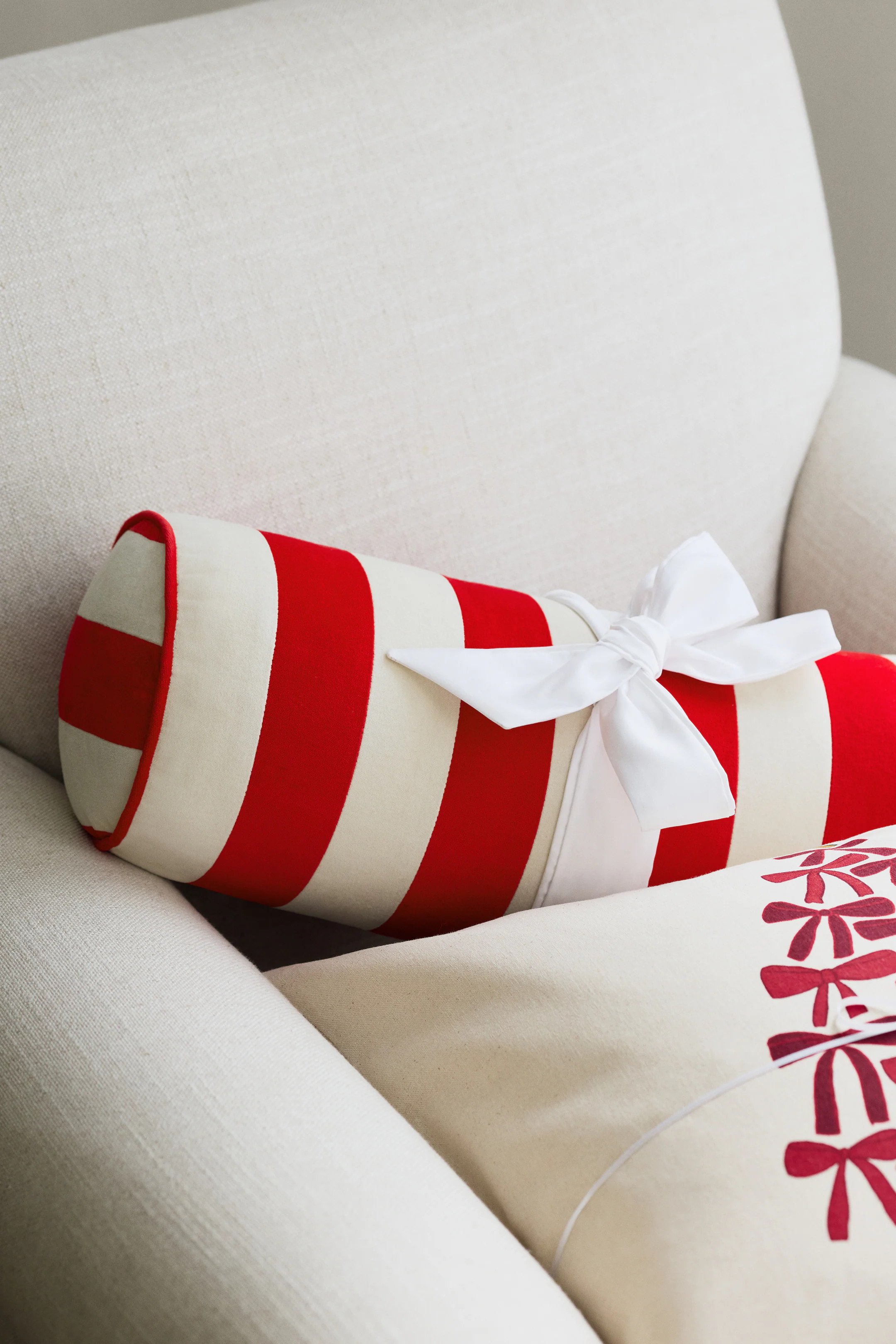 Candy cane bolster | H&M (UK, MY, IN, SG, PH, TW, HK)