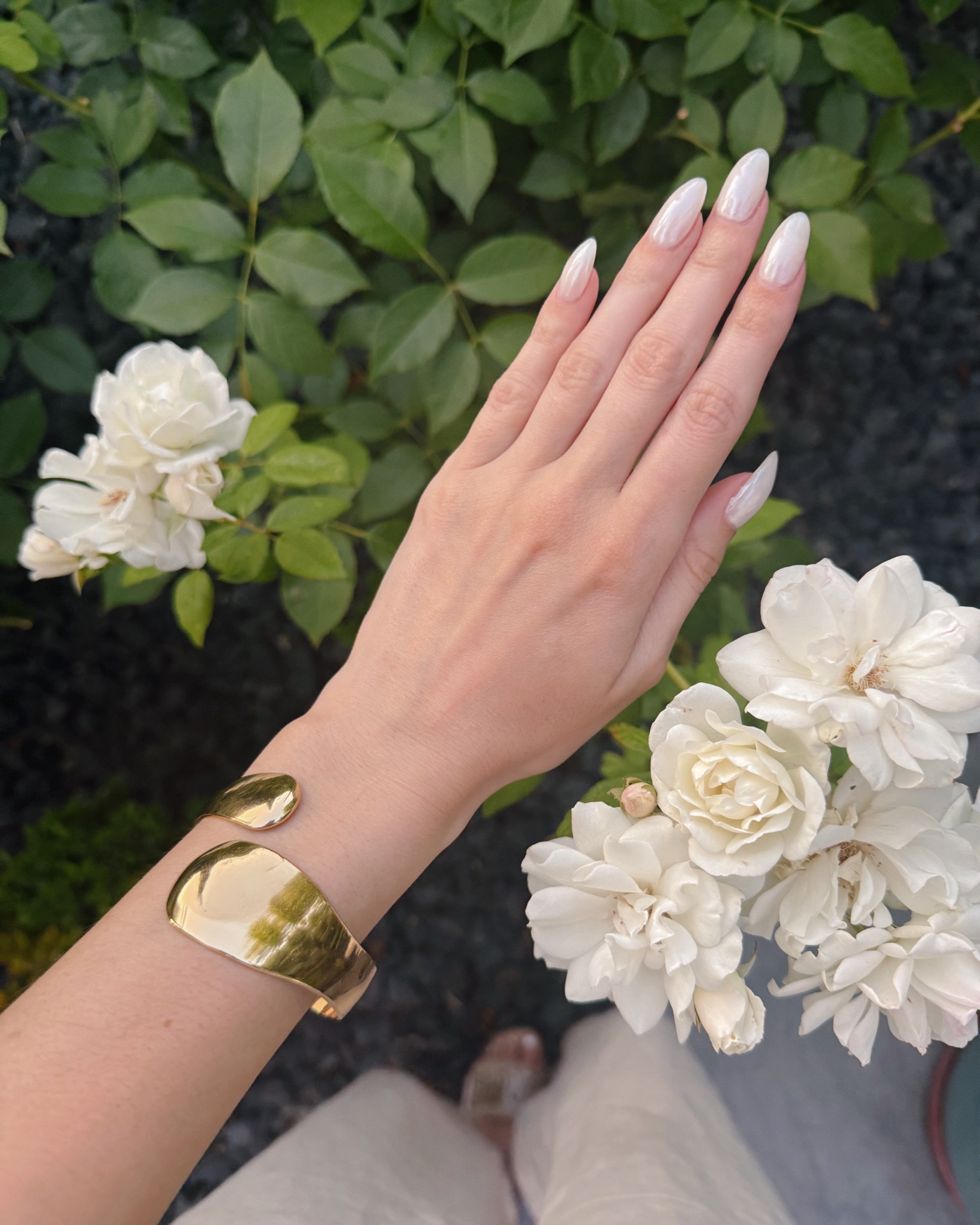 I’ve been into gold bangle bracelets to elevate my outfits. This specific one is from H&M and it was an affordable option!! 

#Jewelry #GoldJewelry #H&M #Minimalist #CelebrityStyle #Bottega #DesignerStyle  

#LTKstyletip