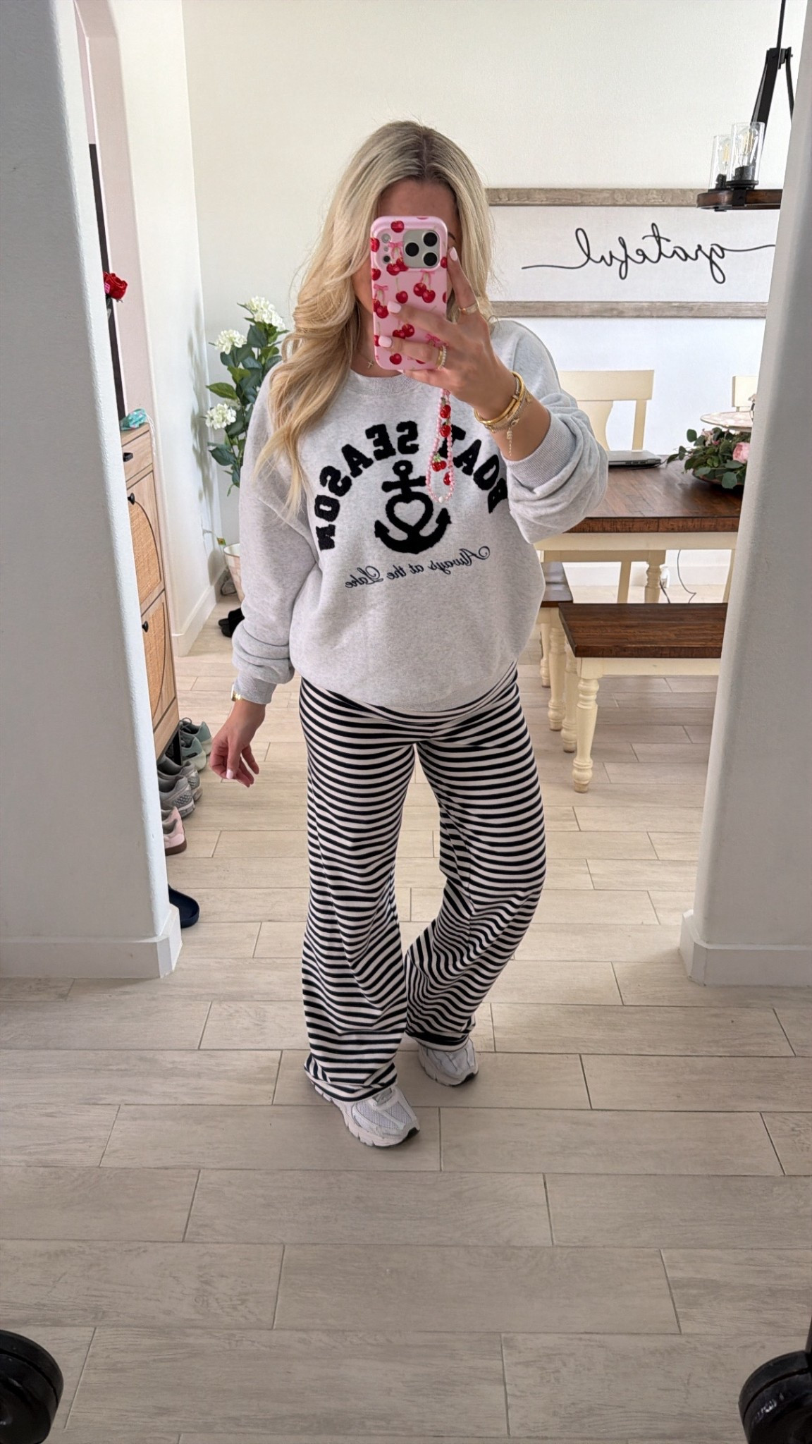 Comfy cute outfit
Size small
Nike sneakers 

#LTKootd