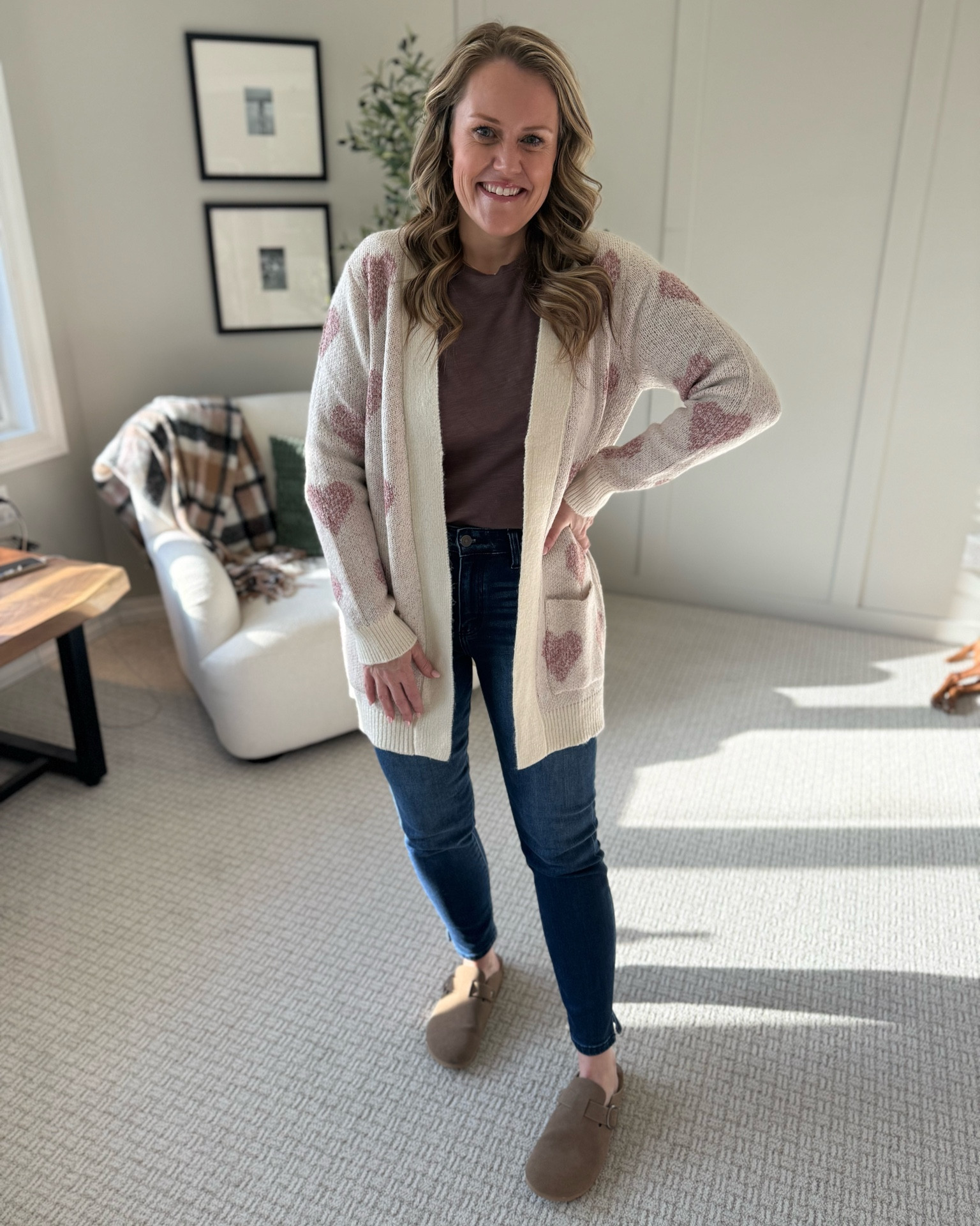 Valentine’s Day outfits

Maurices fashion  mom outfit  red sweater  jeans  galentine’s day outfit  winter outfit  belt bag  winter fashion

#LTKStyleTip #LTKSeasonal #LTKFindsUnder50