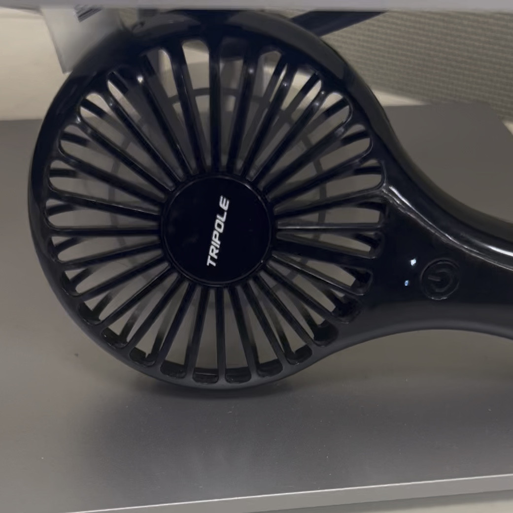 Perfect fan for commuting and for a bit once you get to work. 

Handheld fan // Amazon // cooling // cool // accessories // travel // vacation // commute // 

#LTKSeasonal #LTKTravel #LTKFindsUnder50