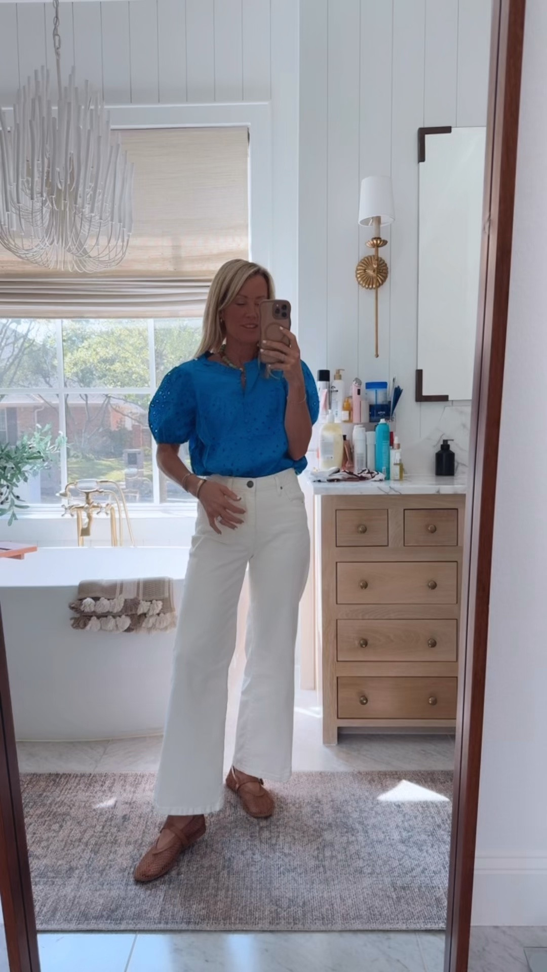 A fave Amazon #ootd

Top: XS
Jeans: 25 (size down)

#LTKOver40 #LTKSeasonal