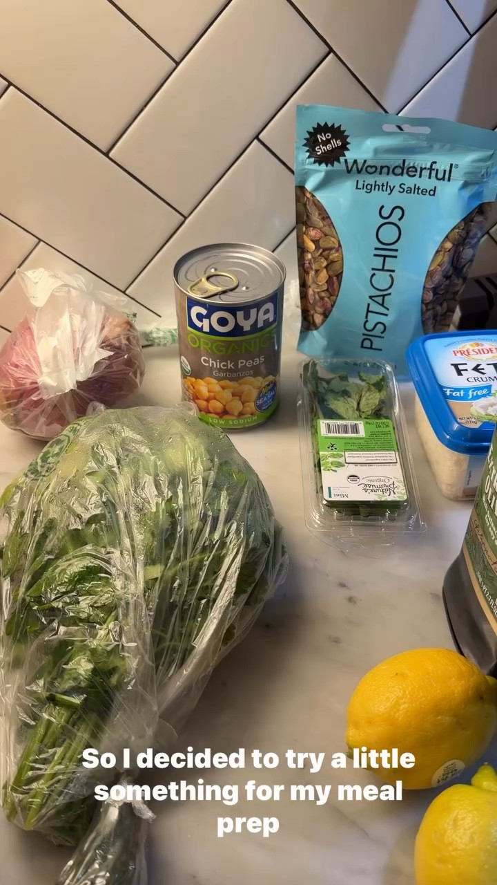 Jennifer Aniston salad meal prep!

#LTKfoodie