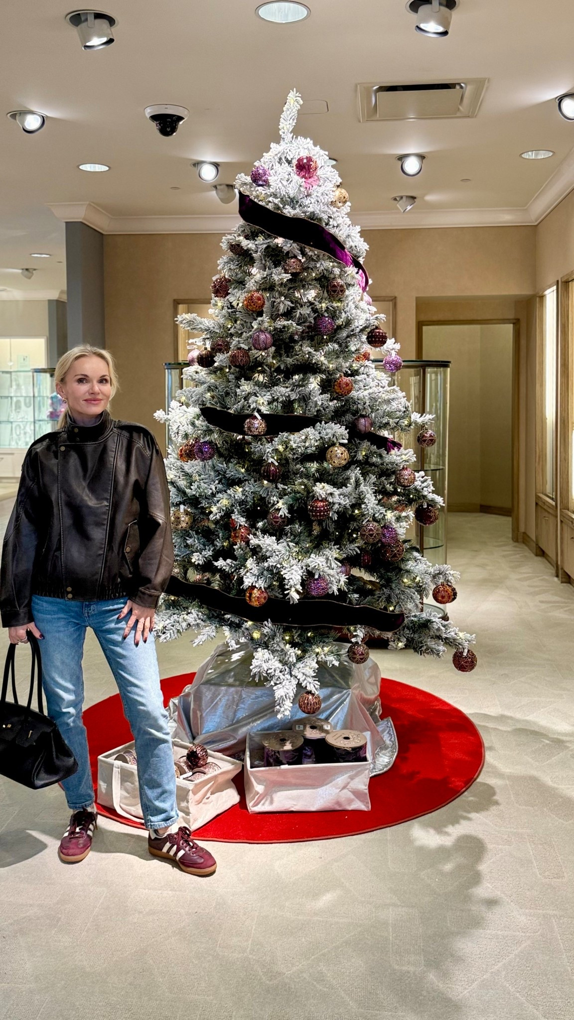 Holiday shopping 🛍️🎄

#fauxleatherjacket #leatherbomber #adidassamba #hermes #shoulderbirkin #momstyle #fashionmom 

#LTKCyberWeek #LTKmomlife #LTKHoliday