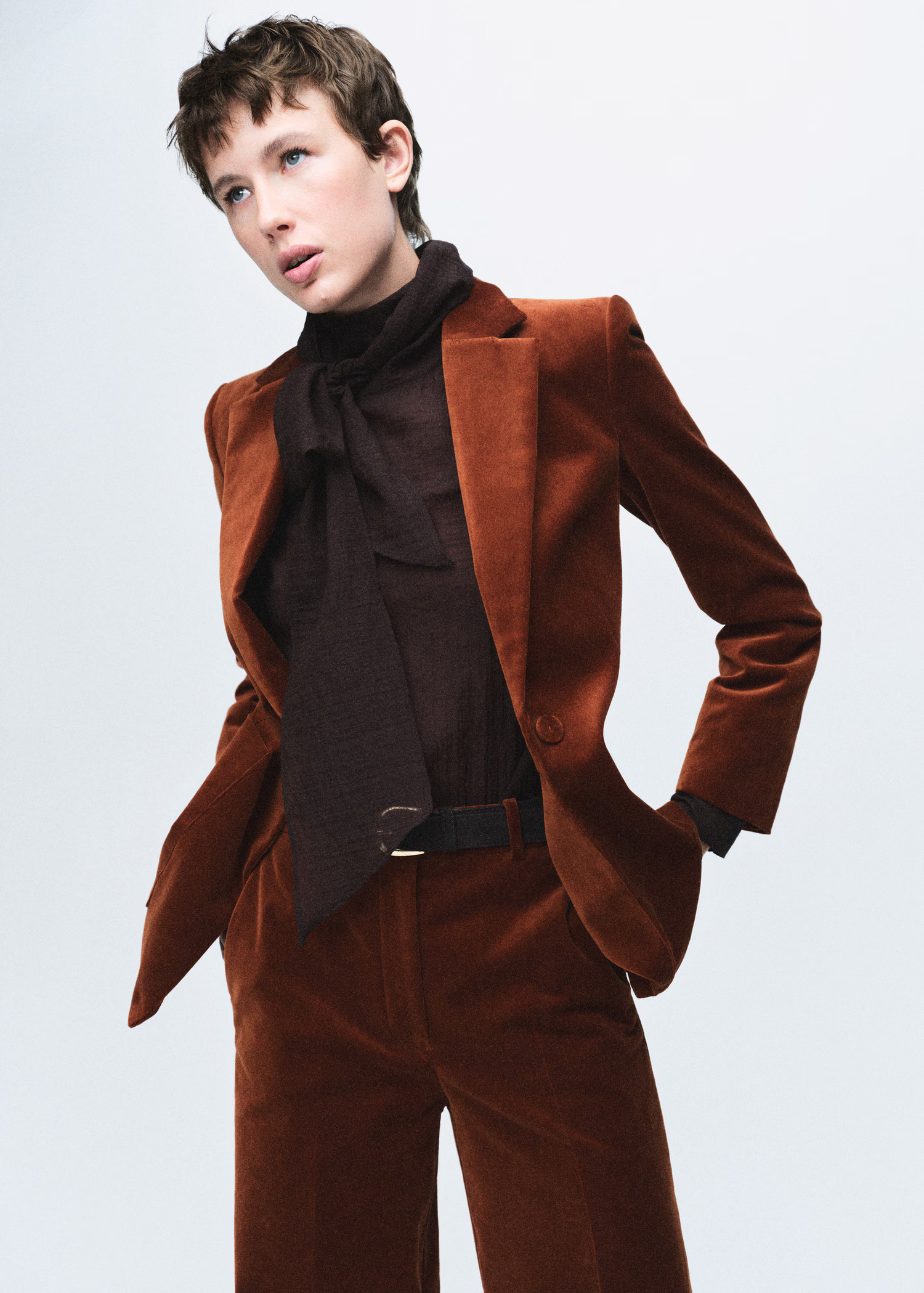 Velvet suit jacket with pockets | Mango (US/MX/AU)