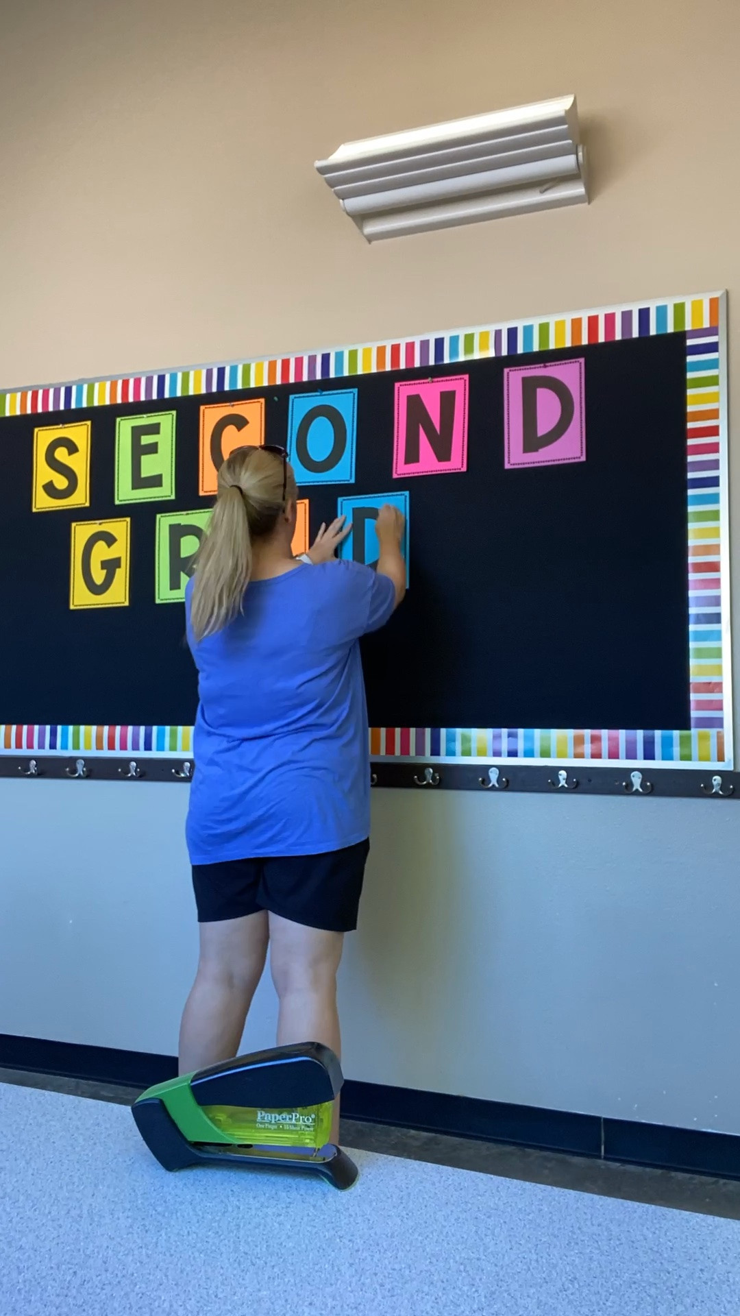 The easiest and cutest back to school bulletin board!