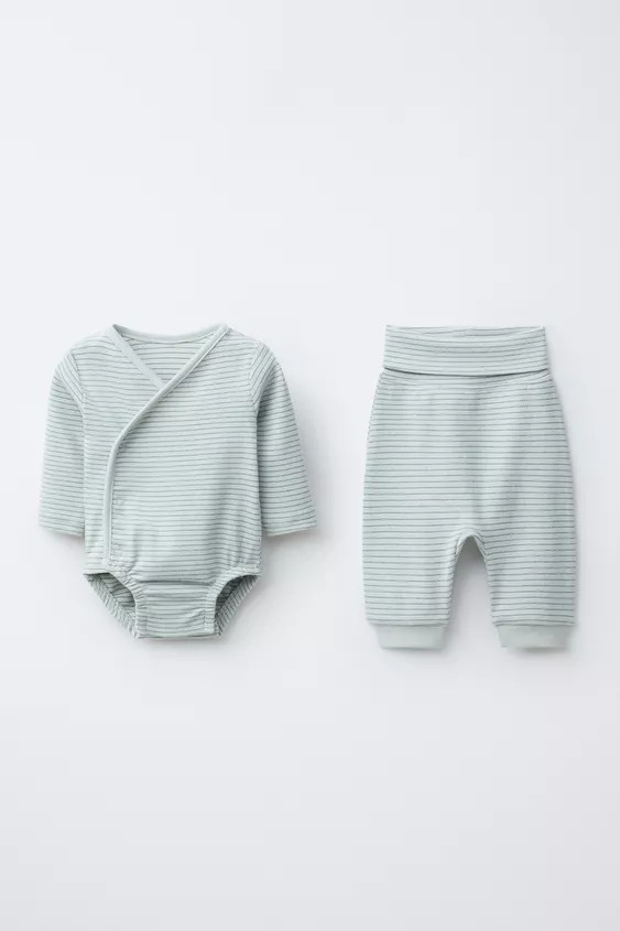 Two-piece set. Bodysuit with a V-neck and long sleeve. Featuring a crossover front fastening with... | Zara UK