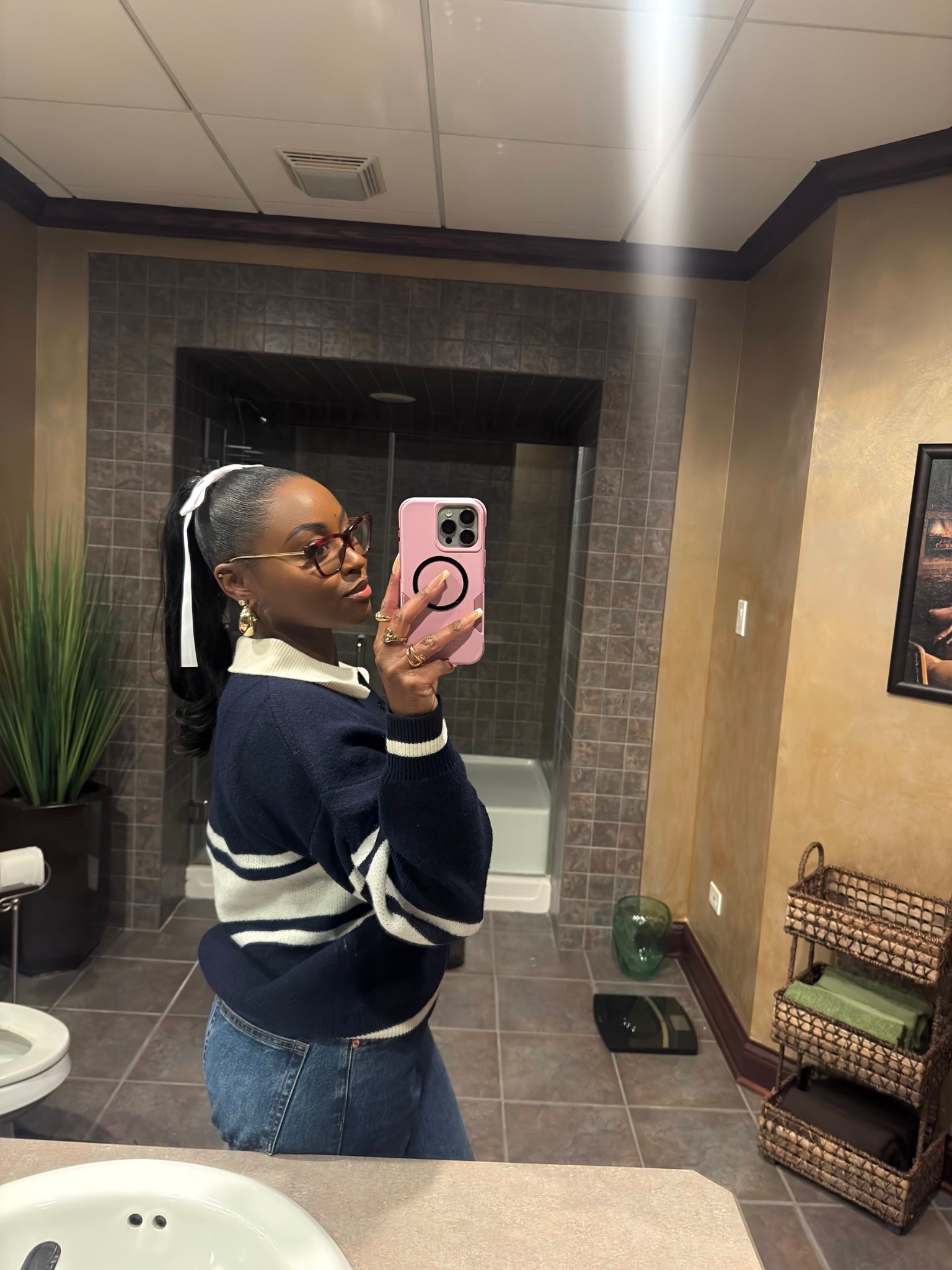 Varsity vibes for Friendsgiving 💙 

friendsgiving outfit, varsity sweater outfit, homecoming party outfit, navy blue sweater aesthetic, cute fall outfit ideas, dark wash jeans outfit, cozy fall fashion, hair bow hairstyle,  fall looks, casual holiday outfit, winter outfit inspo


#LTKCyberWeek