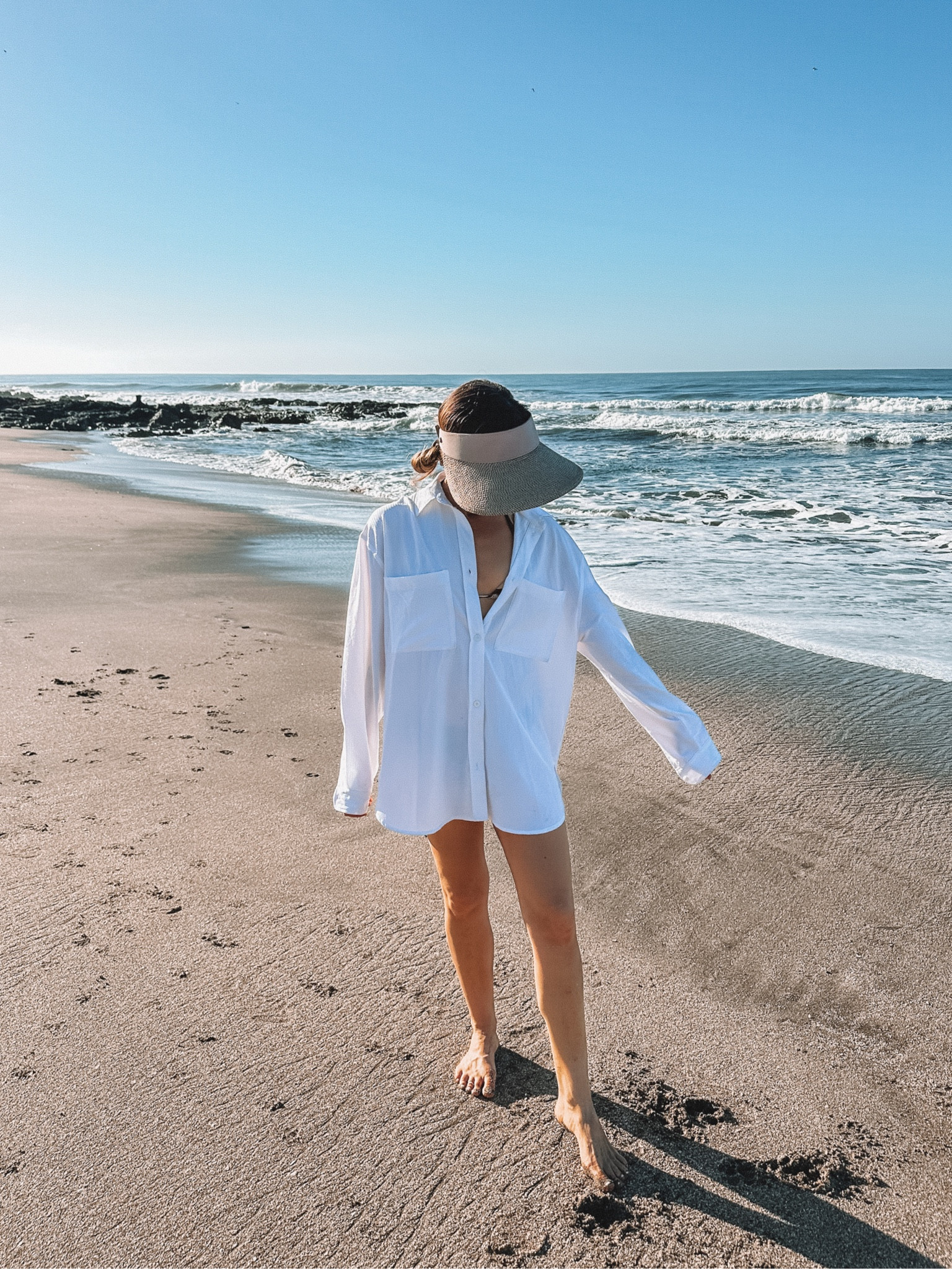 My favorite beach coverup lately is so simple: Alo Yoga’s Dreamscape button down 🤤
Super lightweight, breathable material that keeps the sun off while keeping you cool.
Plus, it packs down nice and small which we love 😍
You’ll always find me at the beach in my Eric Javitz visor, too. Need that full face sun protection 😅

#LTKfitness #LTKswim #LTKfindsunder100
