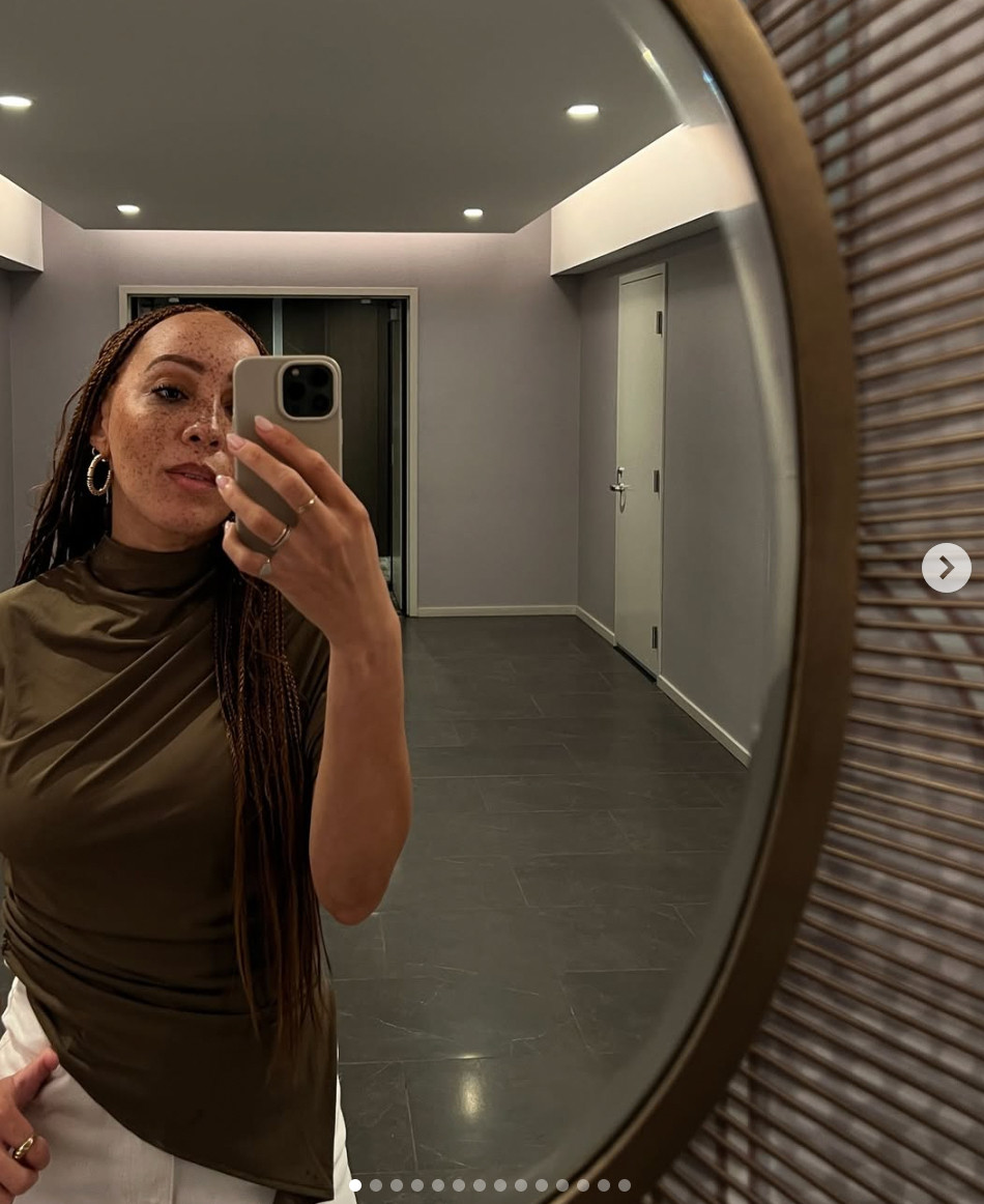 Dinner OOTD featuring one of my favorite asymmetrical tops. This one is from Zara and sold out, so I’m linking a few similar styles I love in different colors and textures.


dinner OOTD, asymmetrical top, asymmetrical tops, Zara top, dinner outfit ideas, night out outfit, casual dinner outfit, women’s fashion, elevated basics, chic evening look, outfit inspiration

 