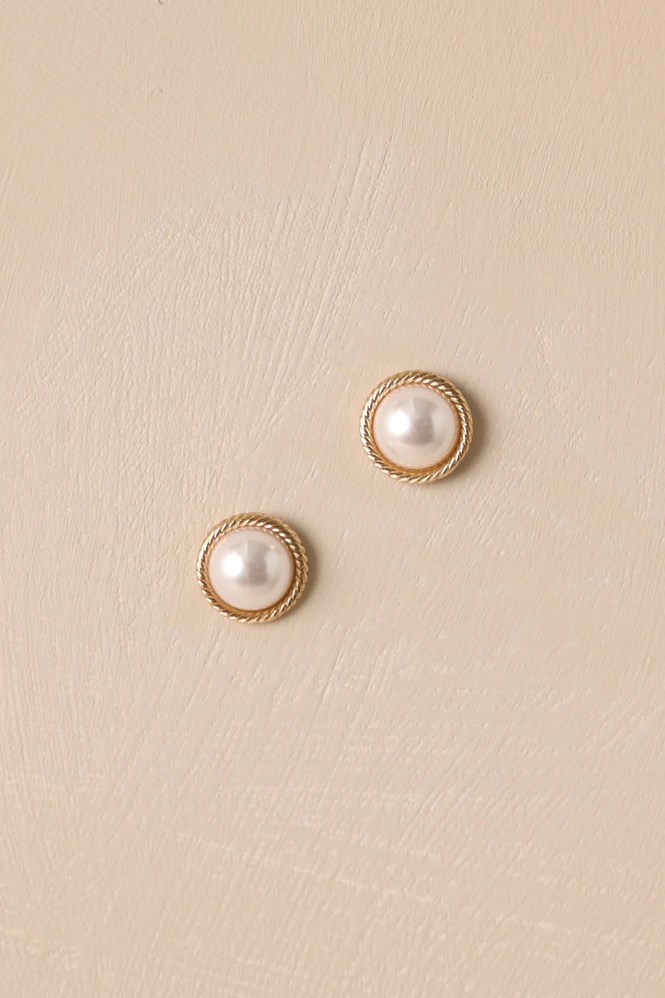 A Sure Thing Ivory Pearl Stud Earring | Red Dress