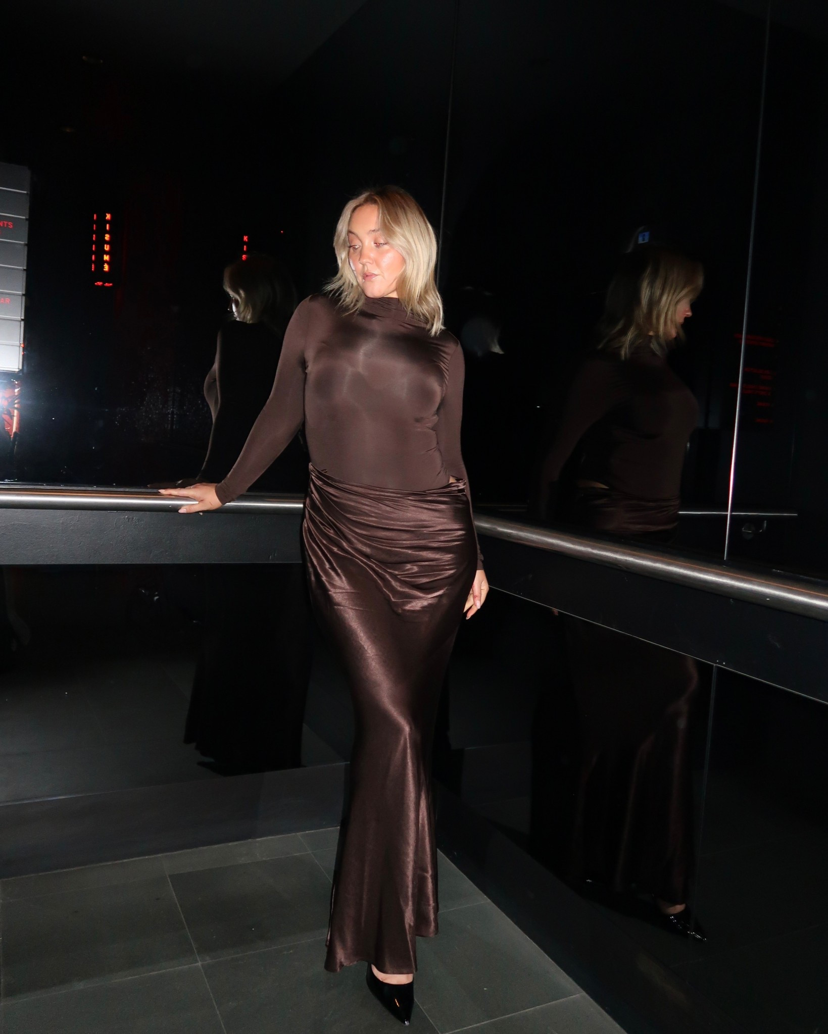 Dinner outfit wearing this Henne dress in a size L for reference I’m a size 12. Chocolate brown is having a moment 